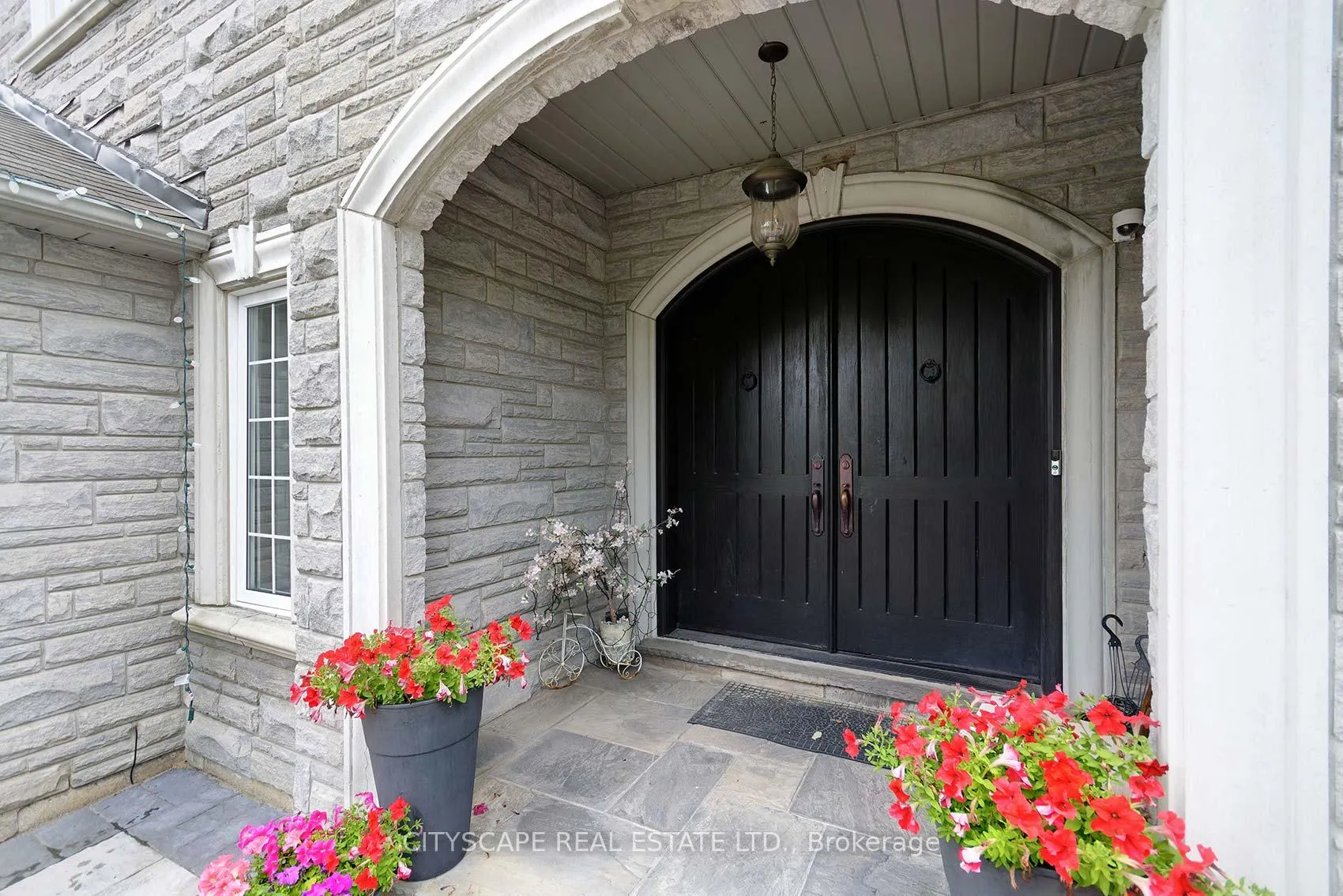 Photo 3 of 60 Lipa Drive, Vaughan, East Woodbridge — HOMEH
