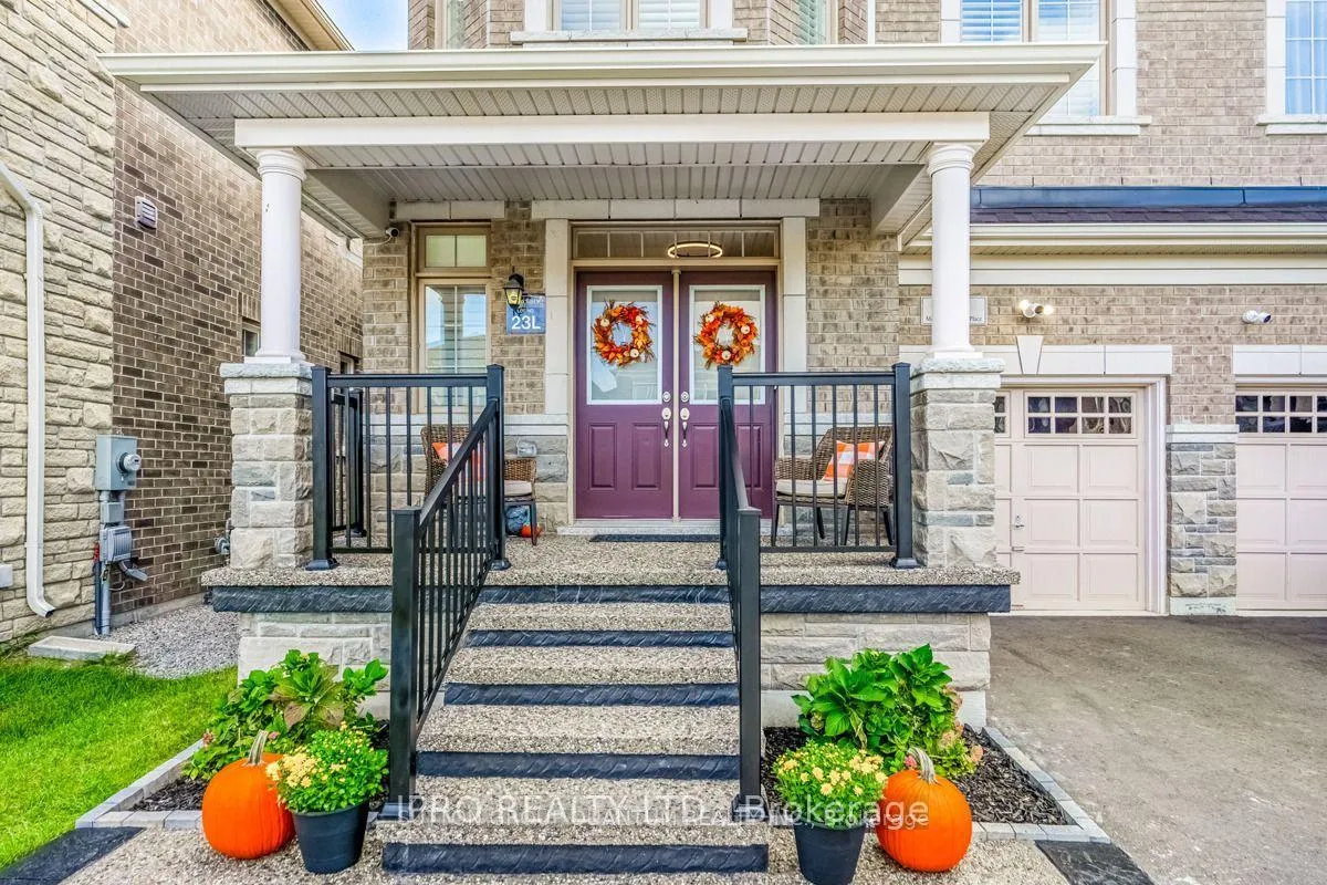 Photo 2 of 22 Mountain Heights Pl, Hamilton, Waterdown — HOMEH