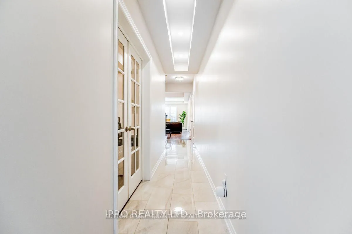 Photo 4 of 22 Mountain Heights Pl, Hamilton, Waterdown — HOMEH