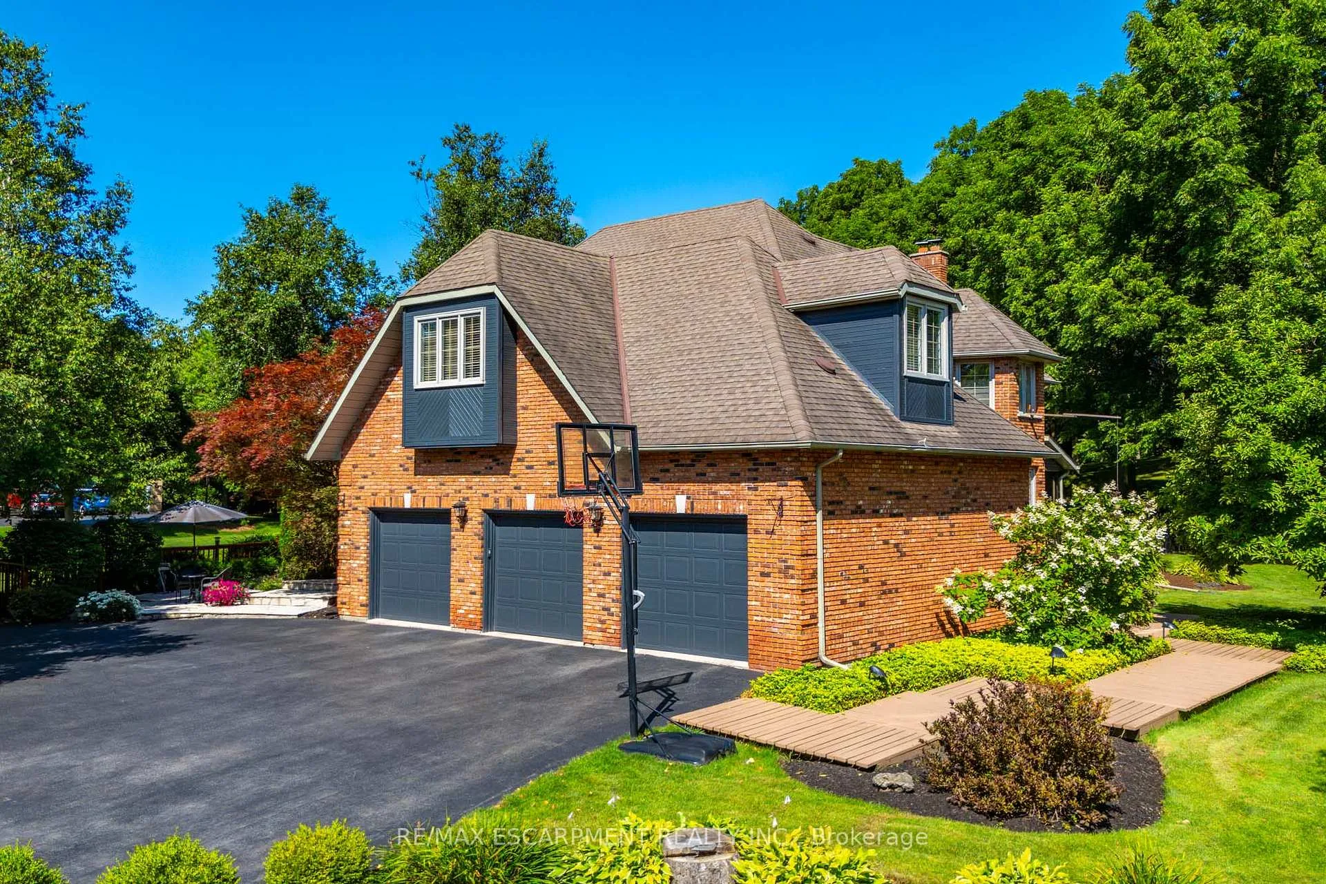 Photo 2 of 47 Woodend Drive, Hamilton, Rural Flamborough — HOMEH