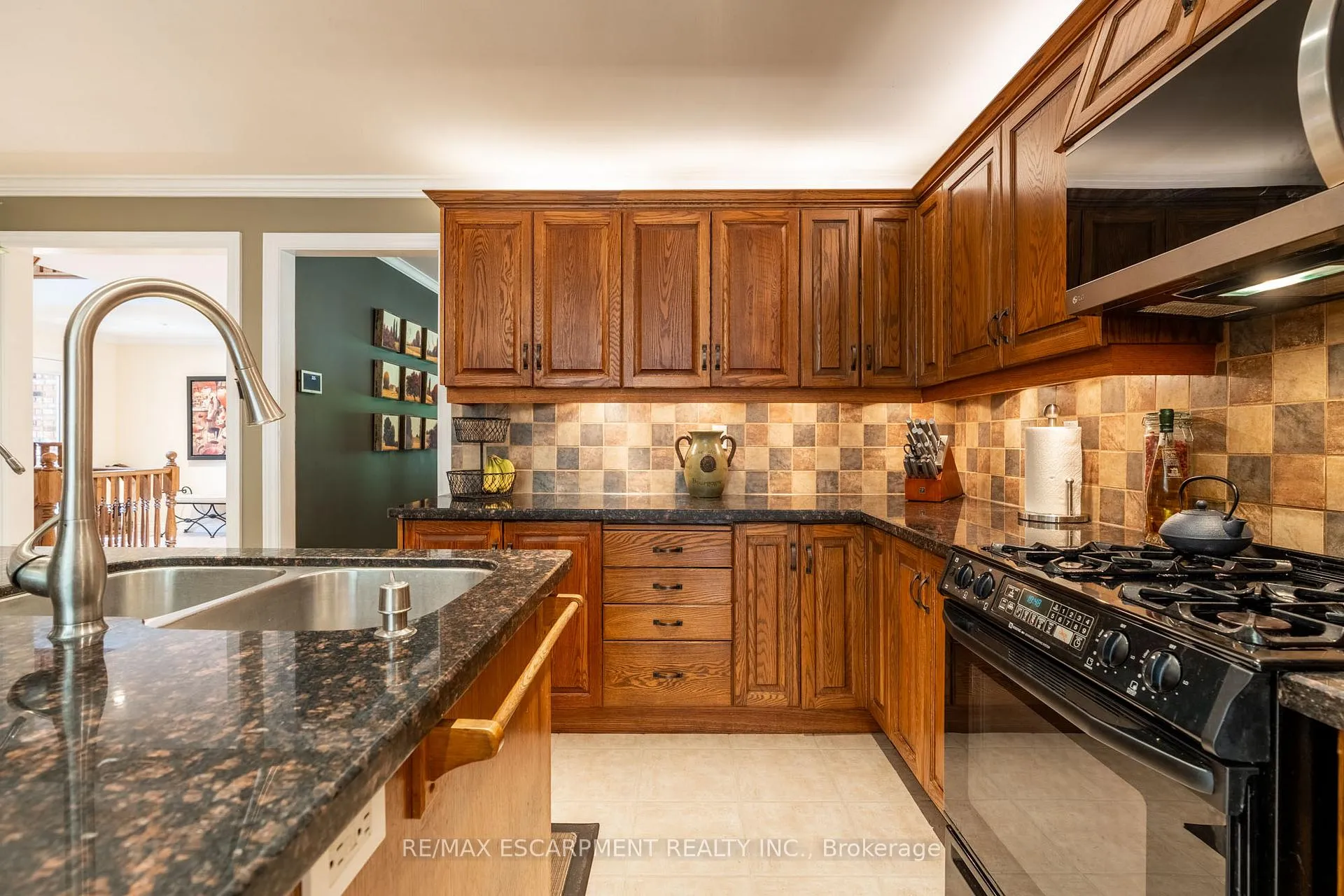 Photo 11 of 47 Woodend Drive, Hamilton, Rural Flamborough — HOMEH