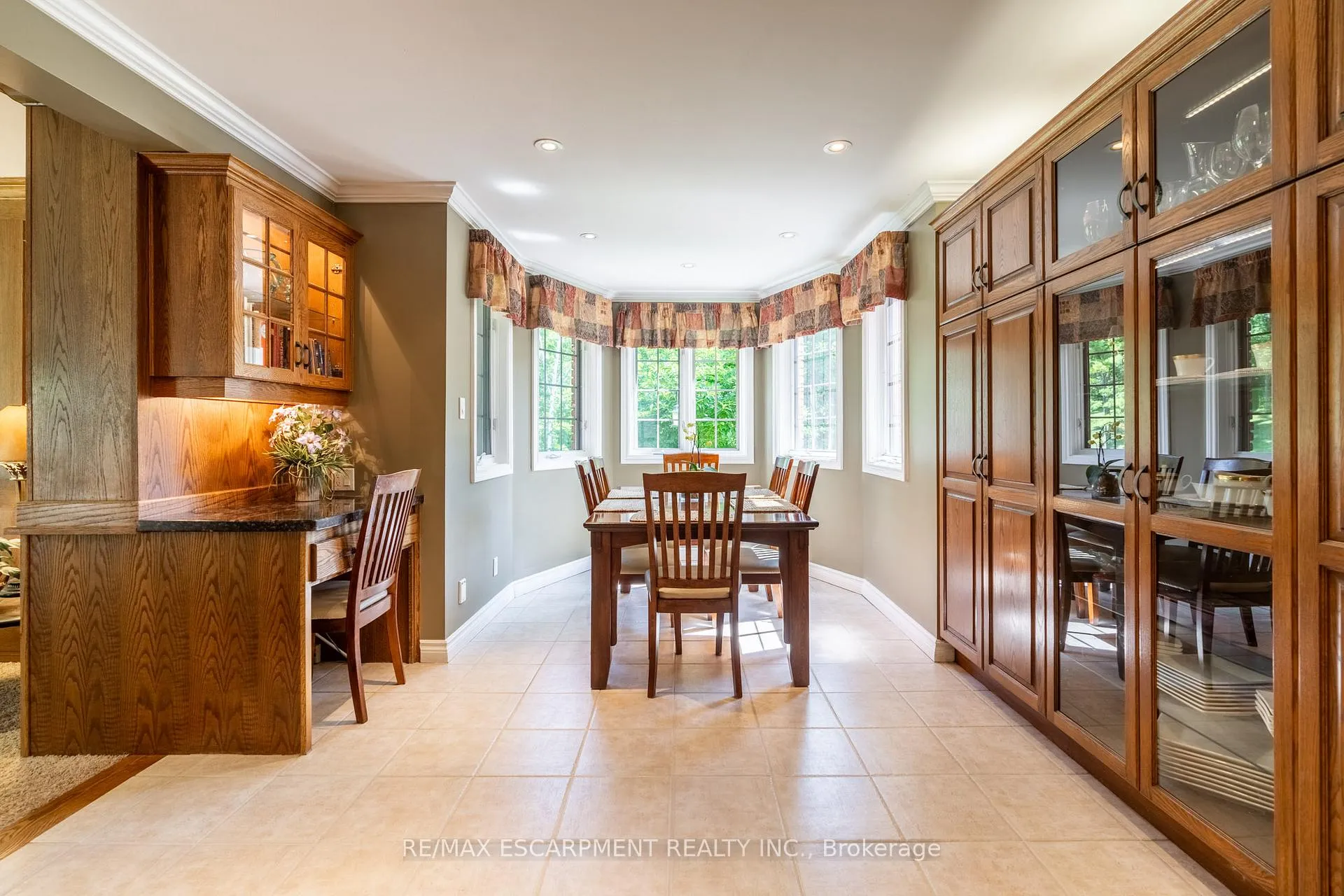Photo 13 of 47 Woodend Drive, Hamilton, Rural Flamborough — HOMEH