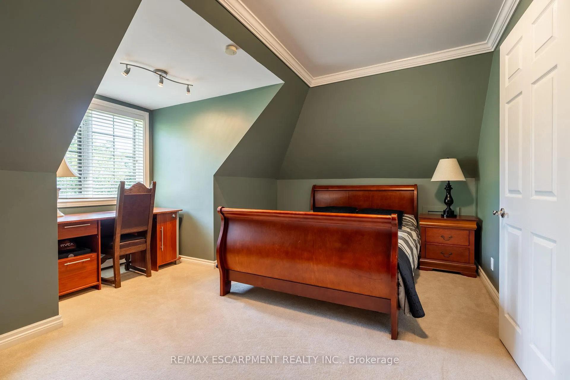 Photo 27 of 47 Woodend Drive, Hamilton, Rural Flamborough — HOMEH