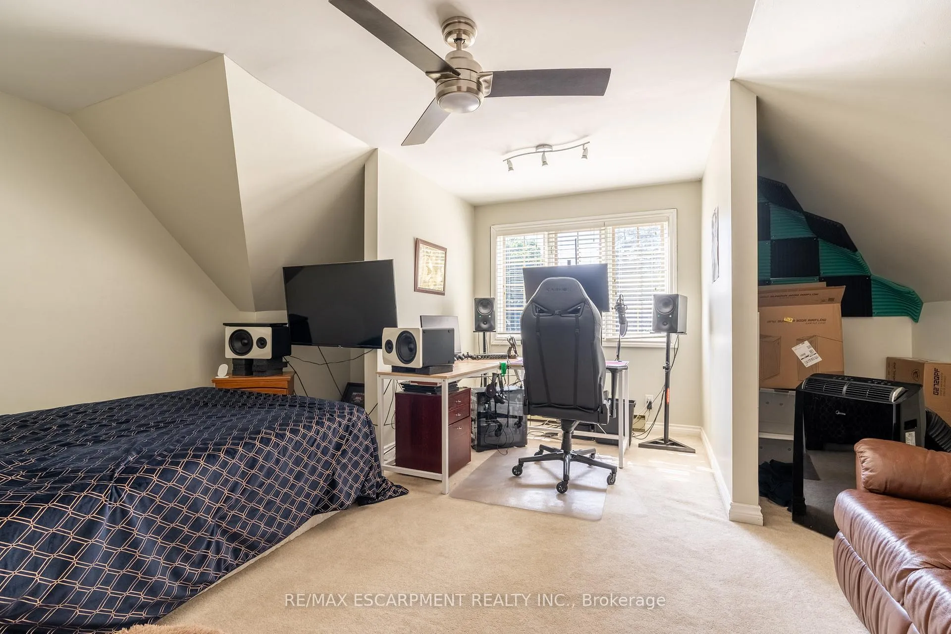 Photo 28 of 47 Woodend Drive, Hamilton, Rural Flamborough — HOMEH