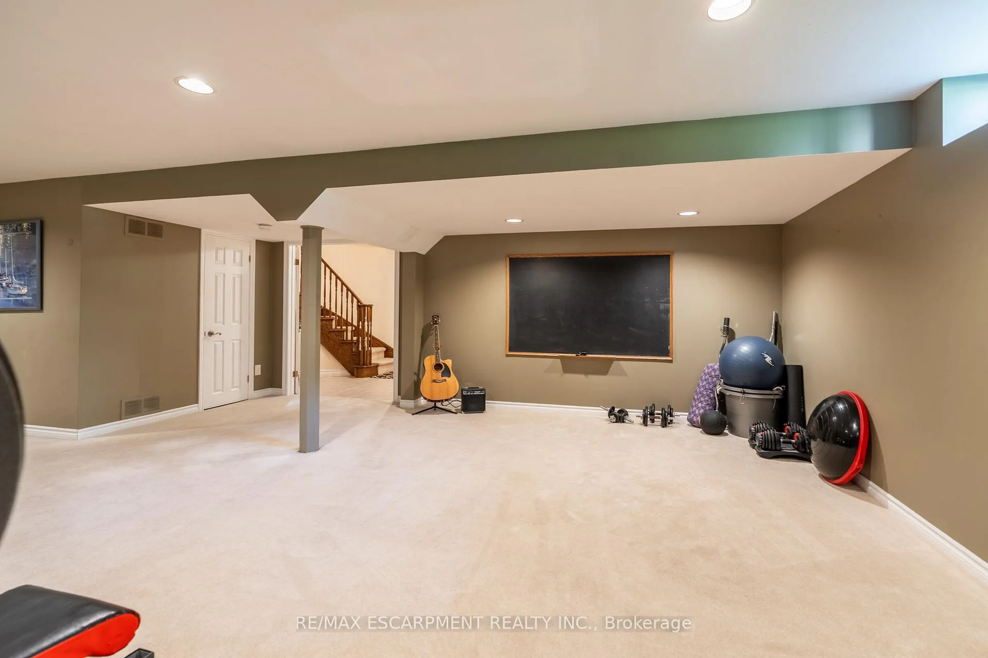 Photo 31 of 47 Woodend Drive, Hamilton, Rural Flamborough — HOMEH