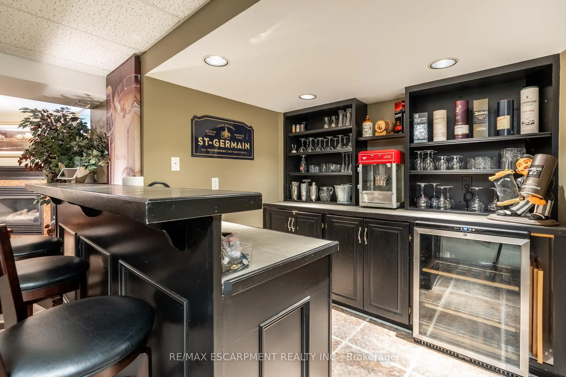 Photo 33 of 47 Woodend Drive, Hamilton, Rural Flamborough — HOMEH
