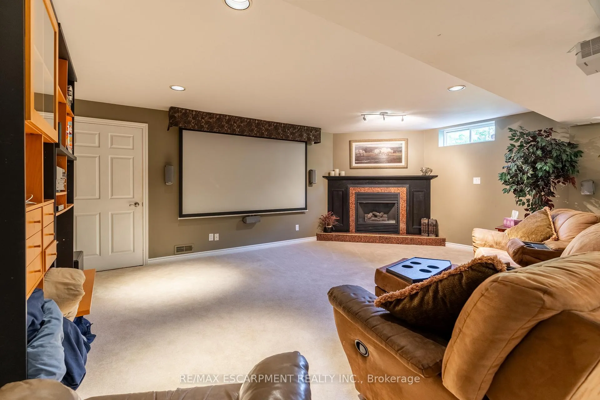 Photo 34 of 47 Woodend Drive, Hamilton, Rural Flamborough — HOMEH