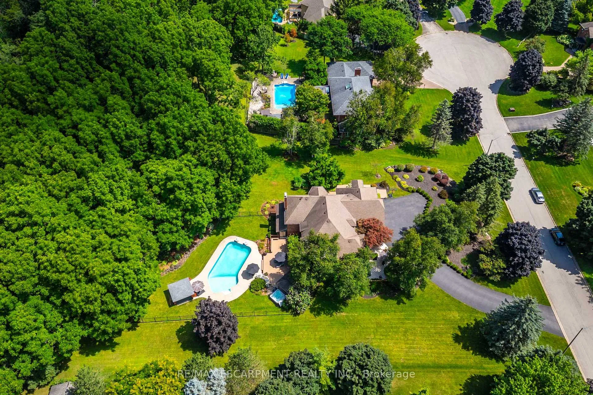 Photo 37 of 47 Woodend Drive, Hamilton, Rural Flamborough — HOMEH