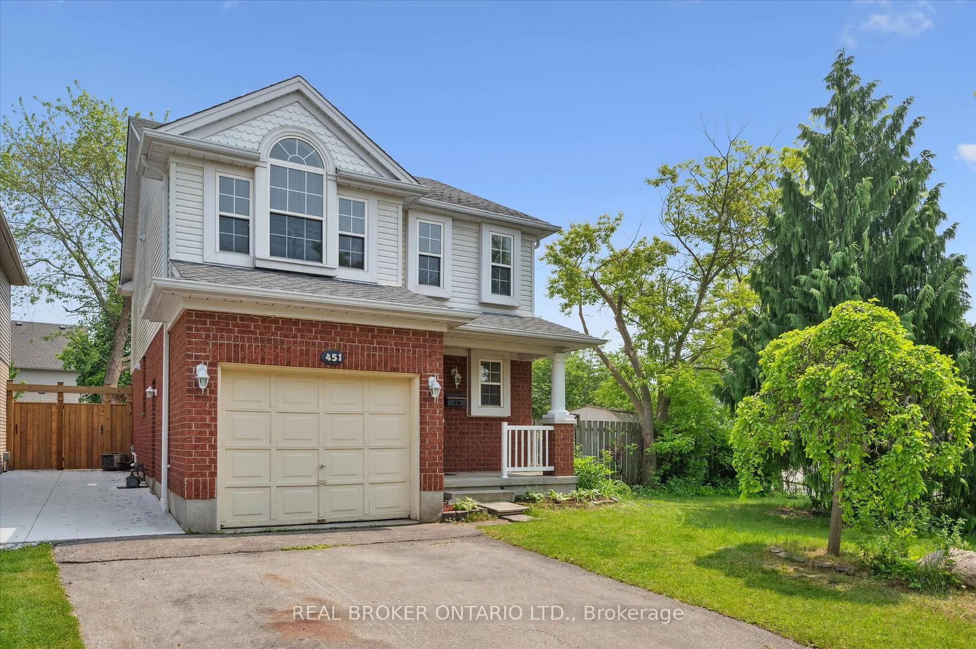 Photo 6 of 451 Citadel Court, Waterloo — HOMEH