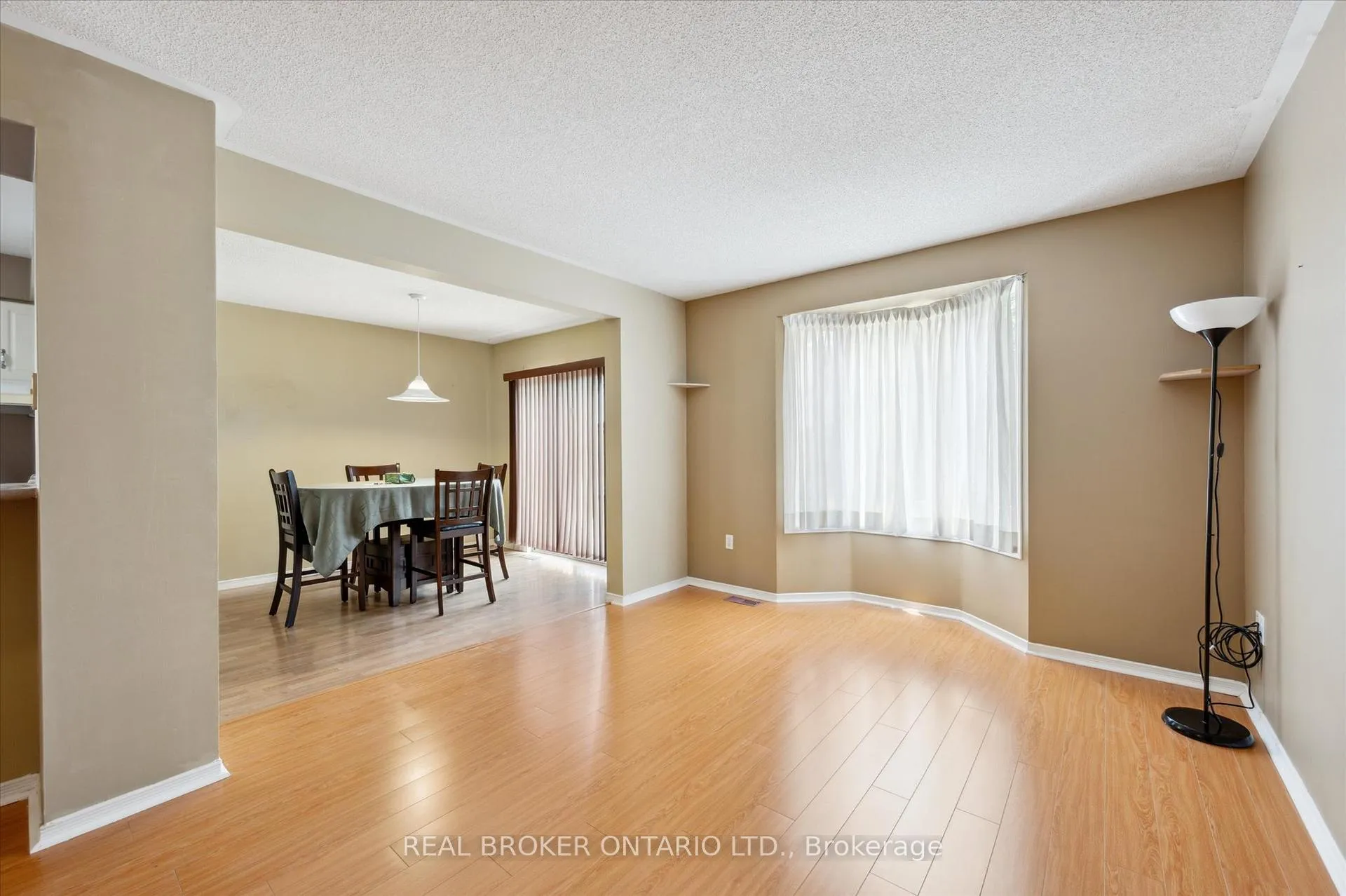 Photo 9 of 451 Citadel Court, Waterloo — HOMEH