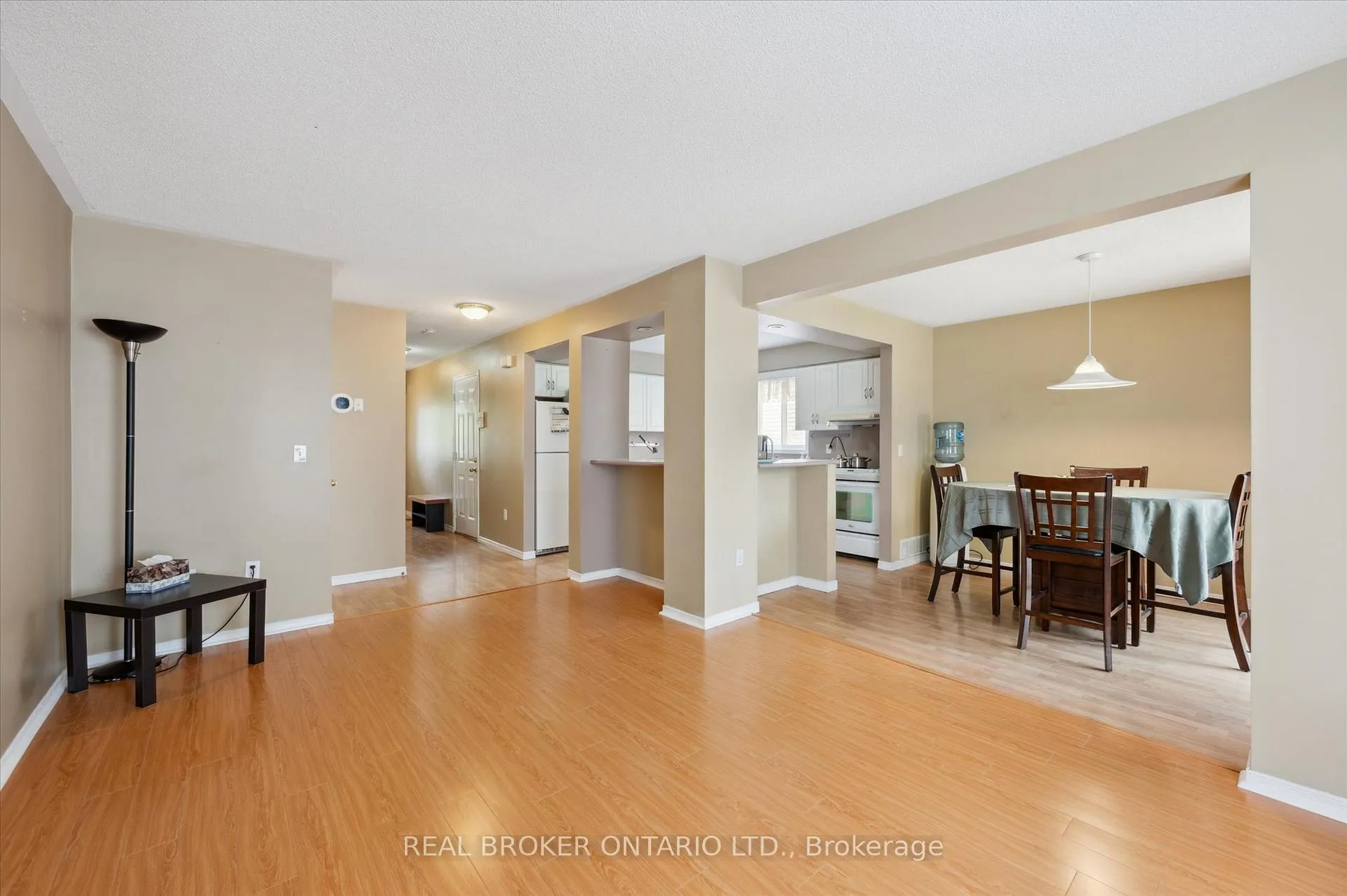 Photo 10 of 451 Citadel Court, Waterloo — HOMEH