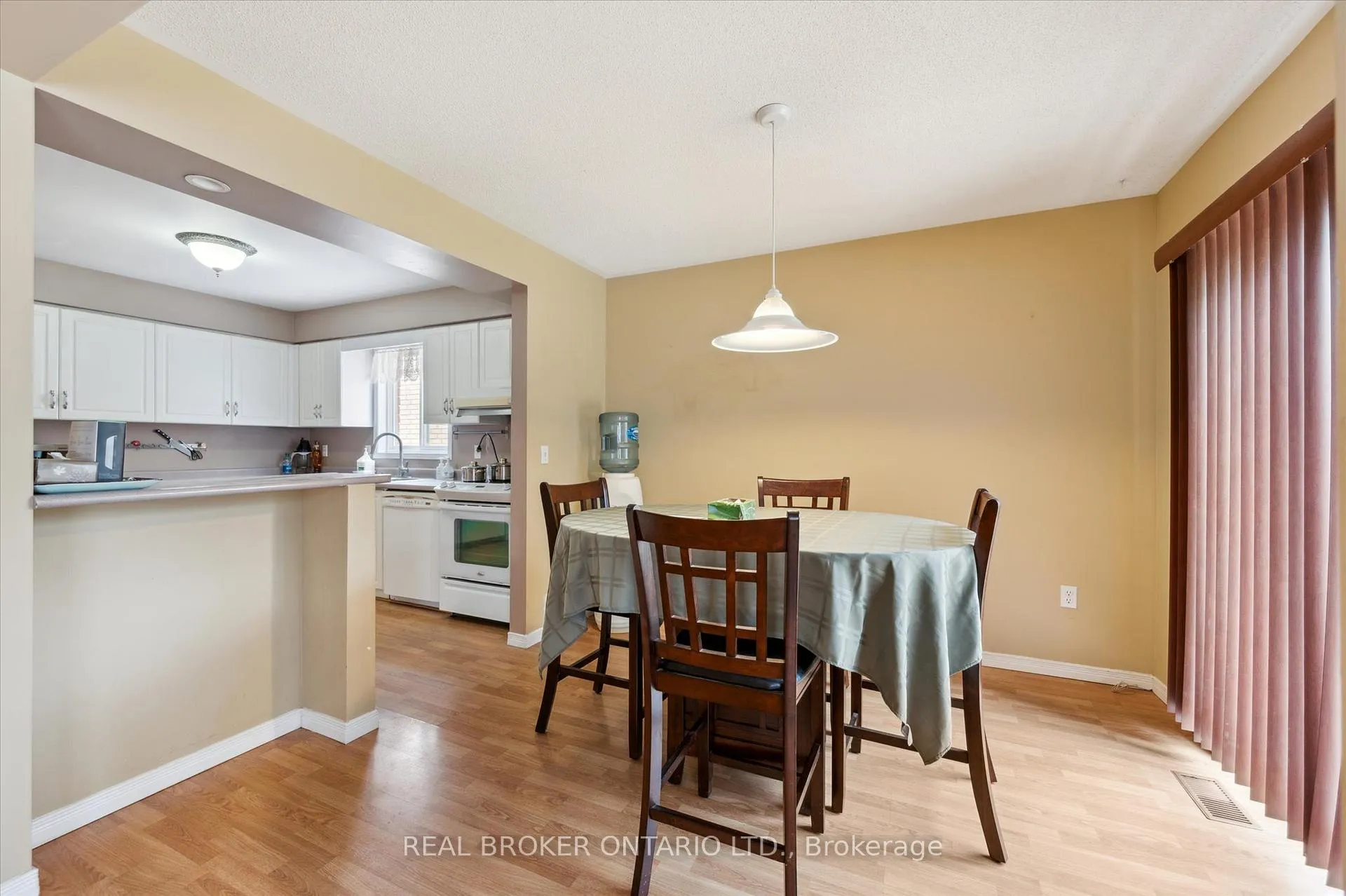 Photo 13 of 451 Citadel Court, Waterloo — HOMEH