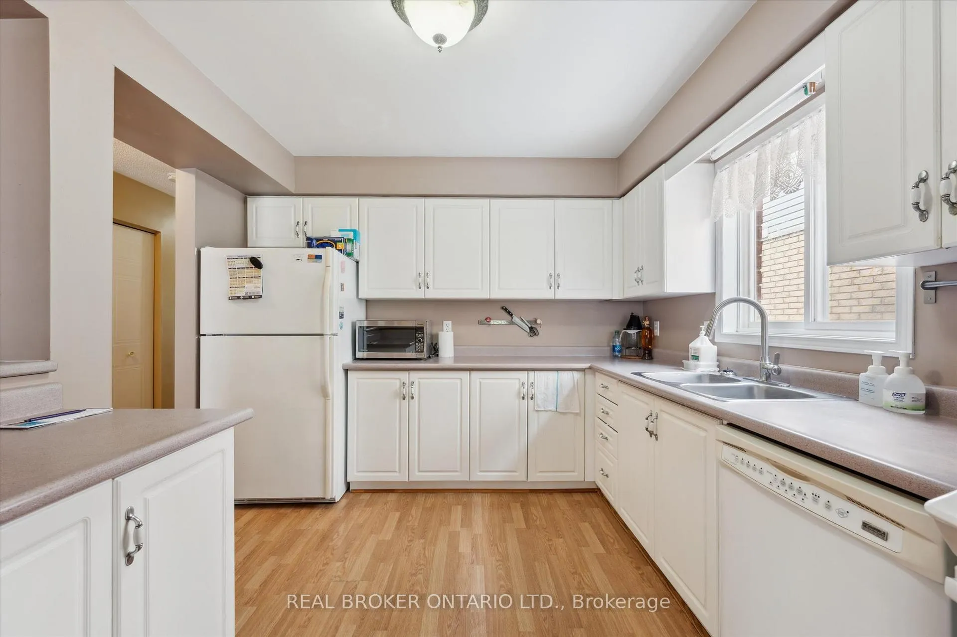 Photo 15 of 451 Citadel Court, Waterloo — HOMEH