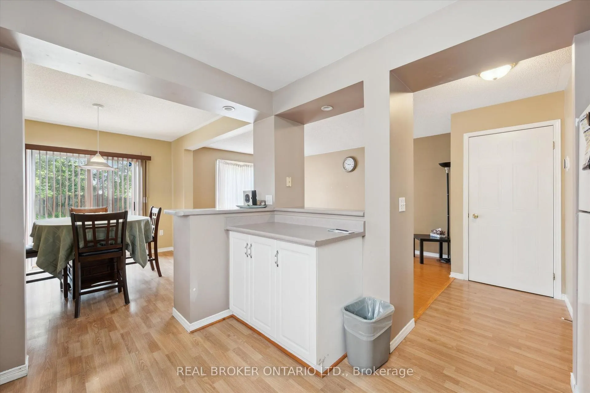 Photo 16 of 451 Citadel Court, Waterloo — HOMEH