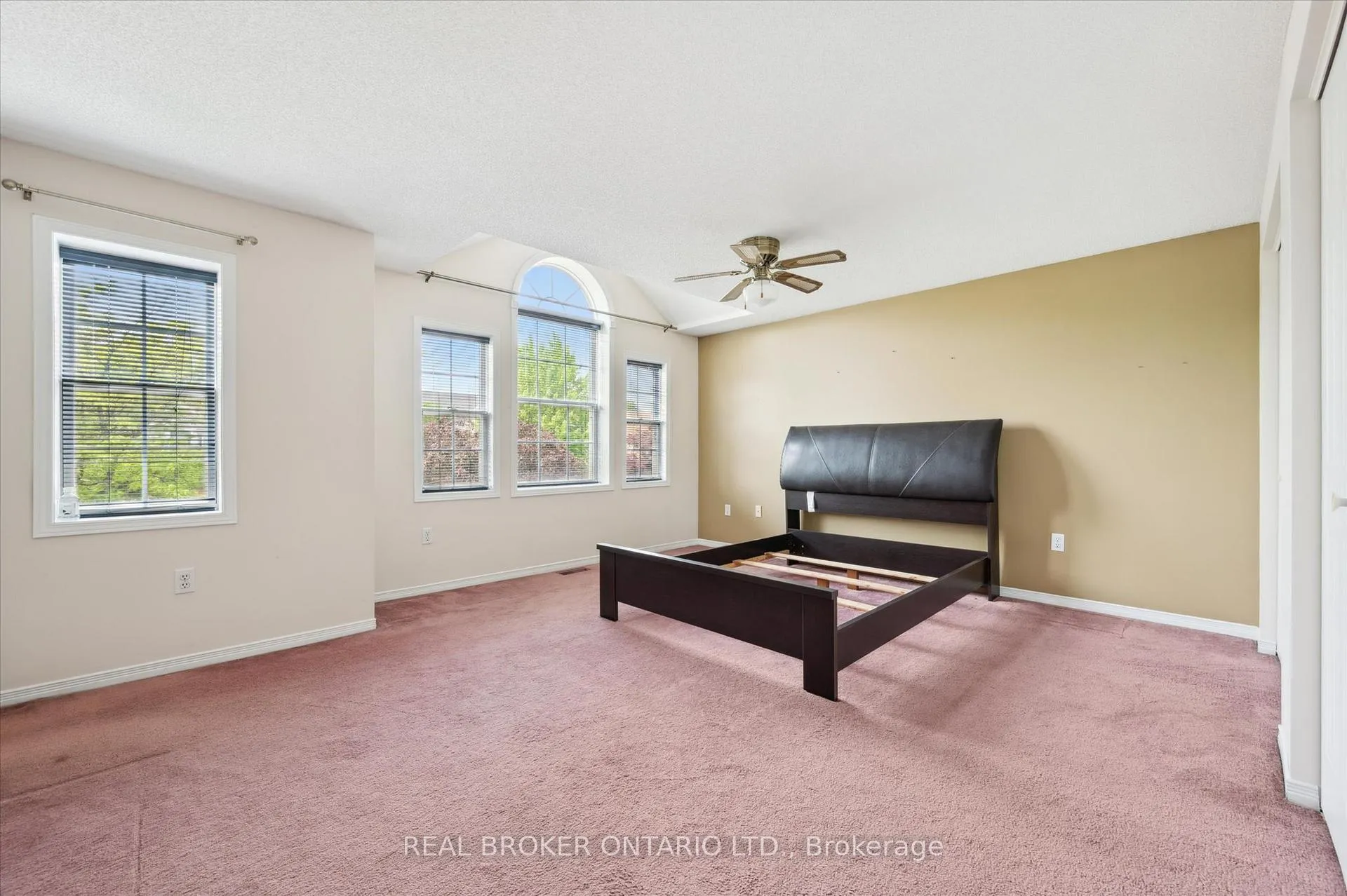 Photo 18 of 451 Citadel Court, Waterloo — HOMEH