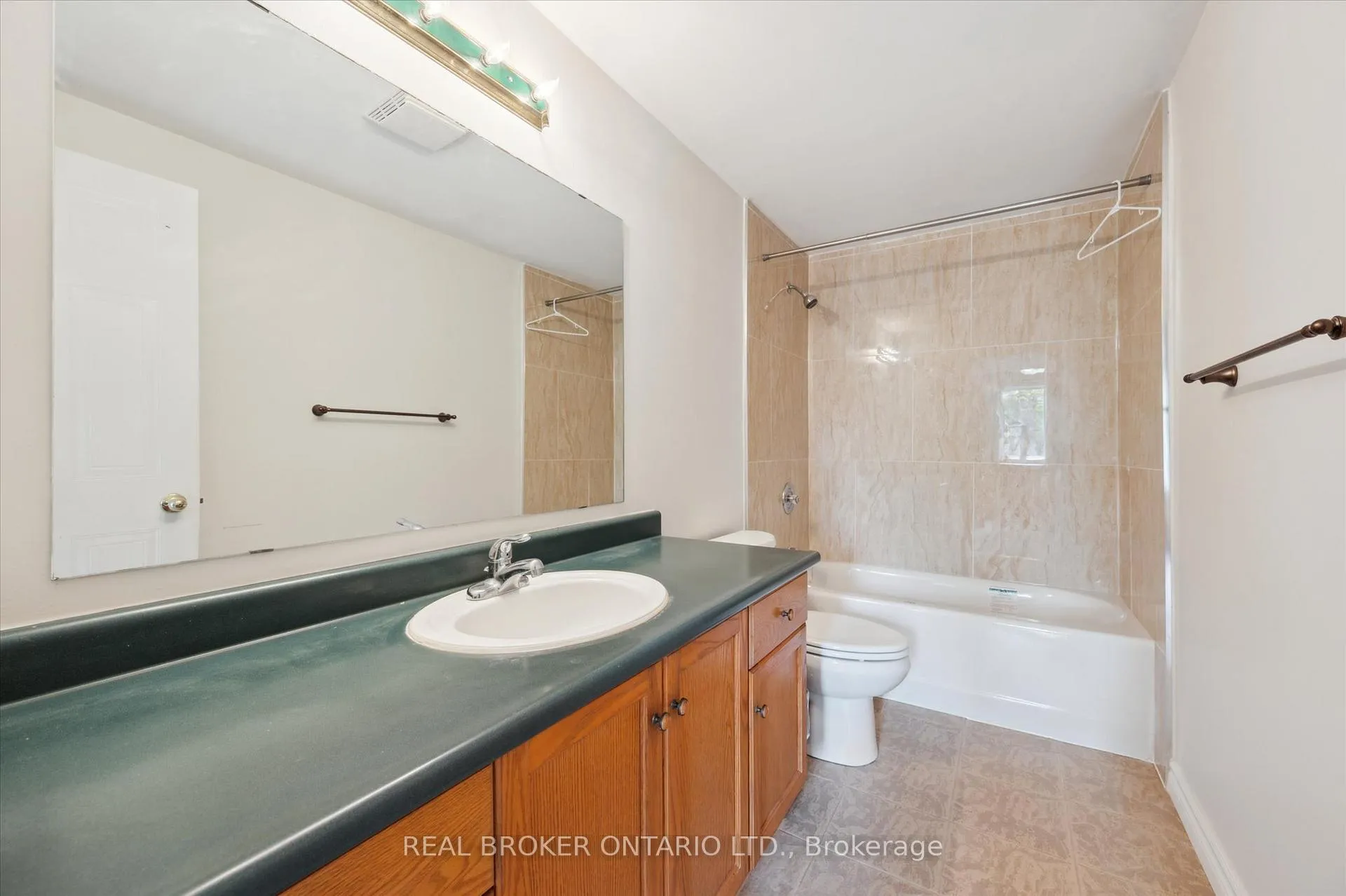 Photo 23 of 451 Citadel Court, Waterloo — HOMEH
