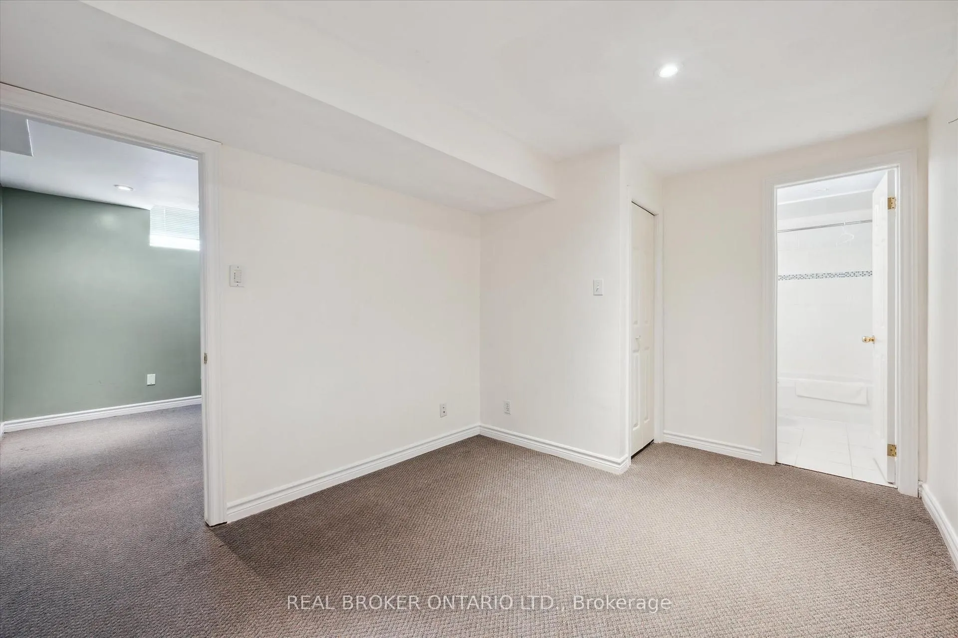Photo 31 of 451 Citadel Court, Waterloo — HOMEH