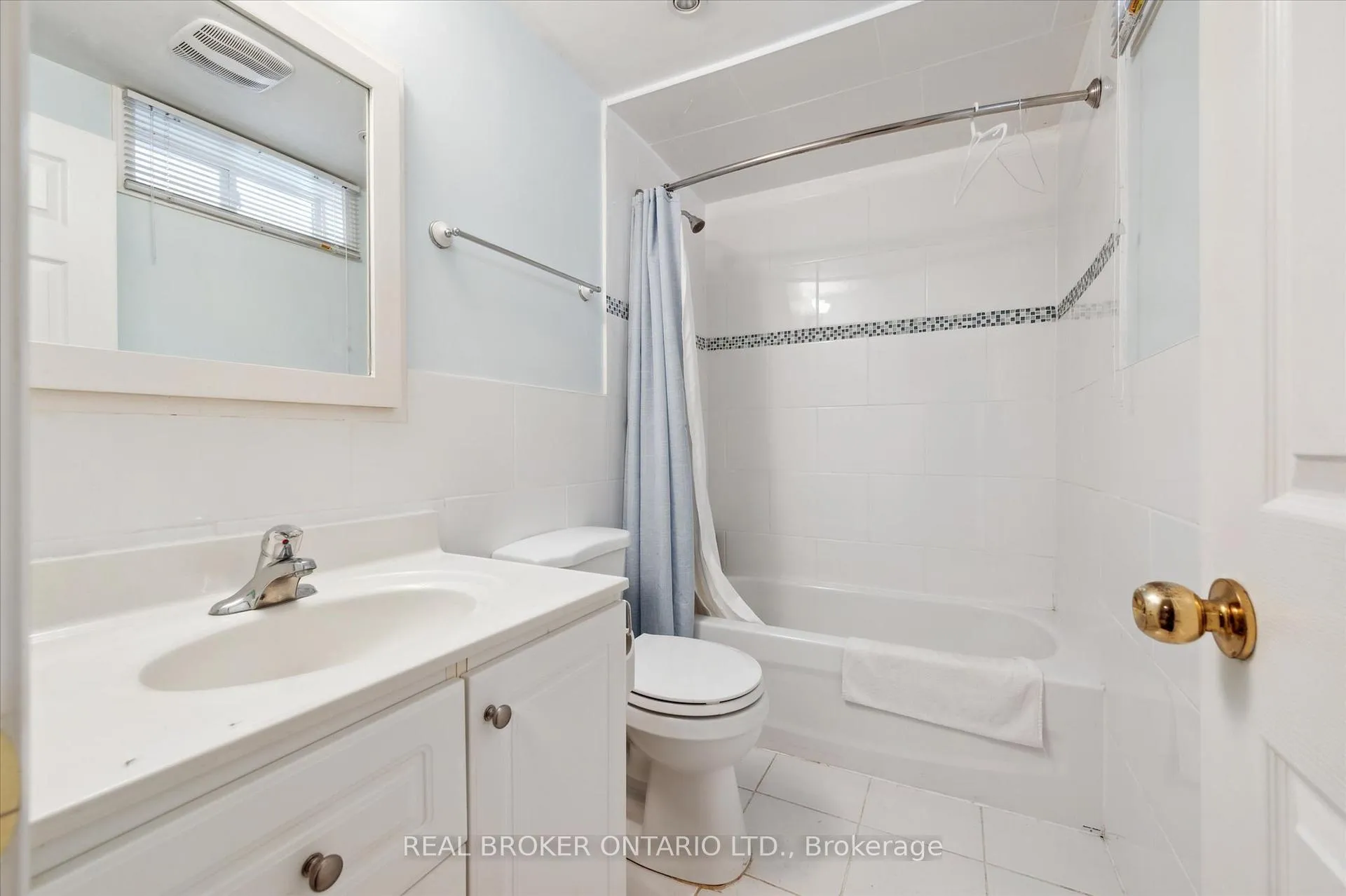 Photo 32 of 451 Citadel Court, Waterloo — HOMEH