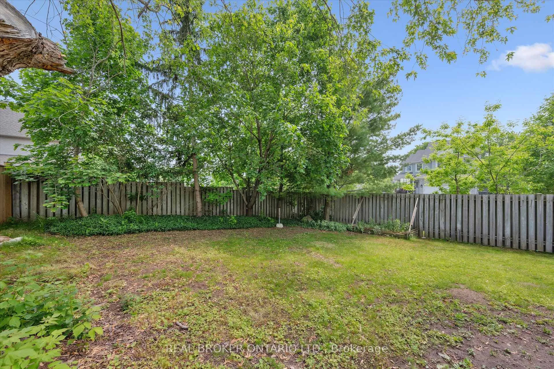 Photo 37 of 451 Citadel Court, Waterloo — HOMEH