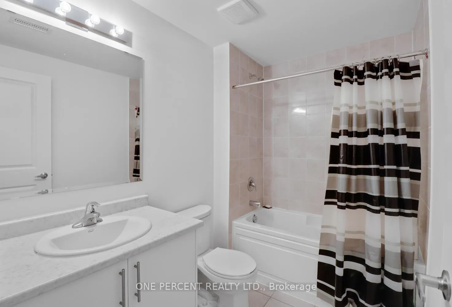 Photo 21 of 253 Wilcox Drive, Clearview, Stayner — HOMEH