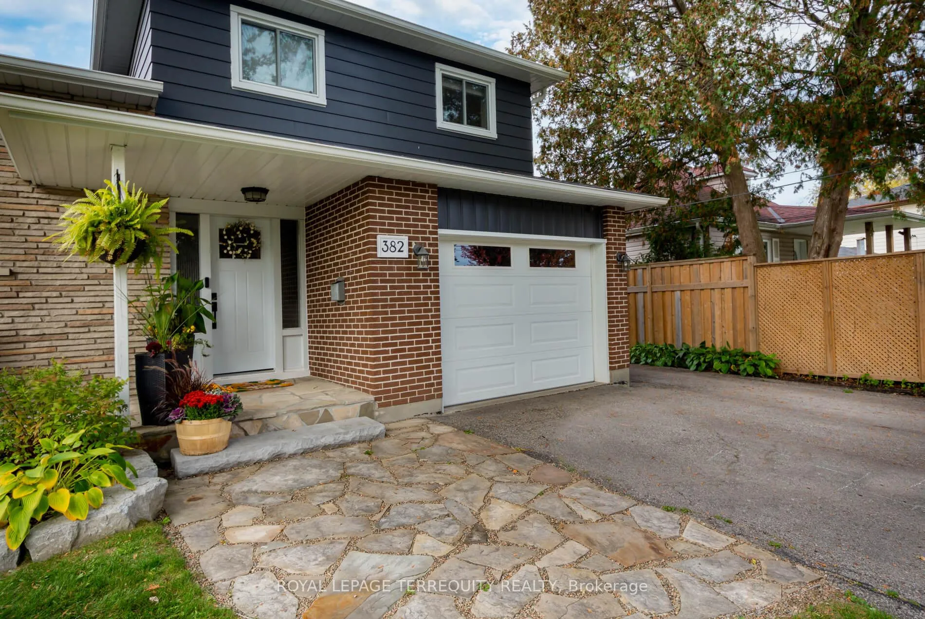 Photo 3 of 382 Nipigon Street N, Oshawa, McLaughlin — HOMEH
