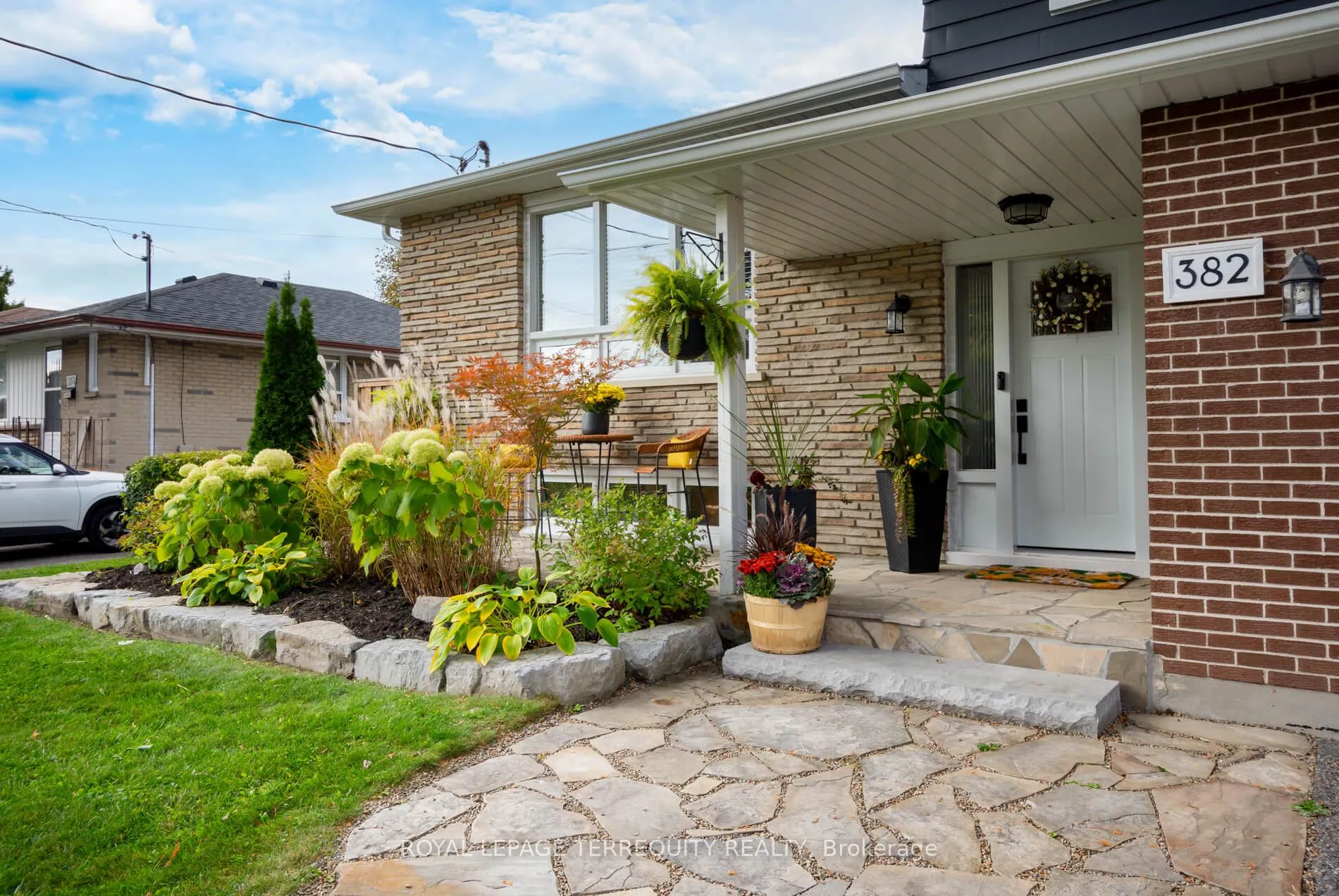 Photo 4 of 382 Nipigon Street N, Oshawa, McLaughlin — HOMEH