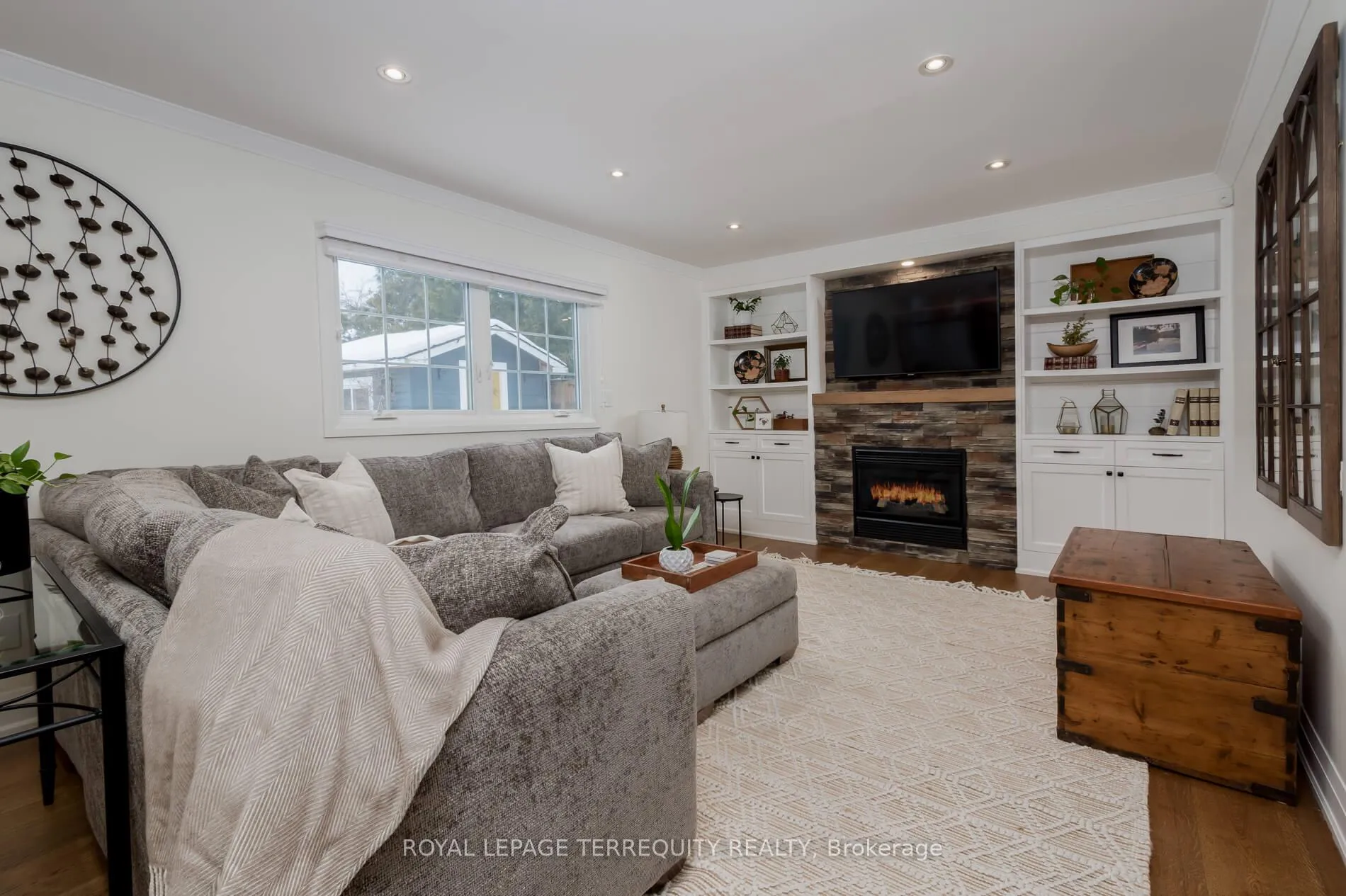 Photo 9 of 382 Nipigon Street N, Oshawa, McLaughlin — HOMEH