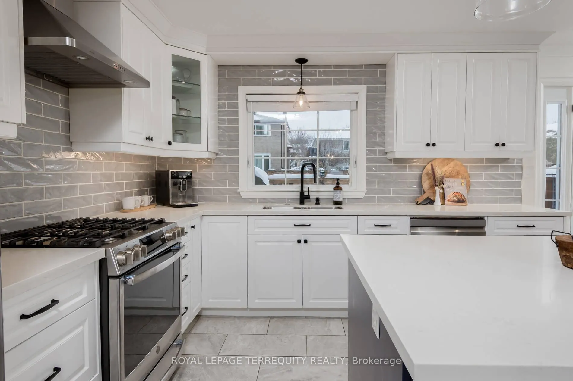 Photo 18 of 382 Nipigon Street N, Oshawa, McLaughlin — HOMEH