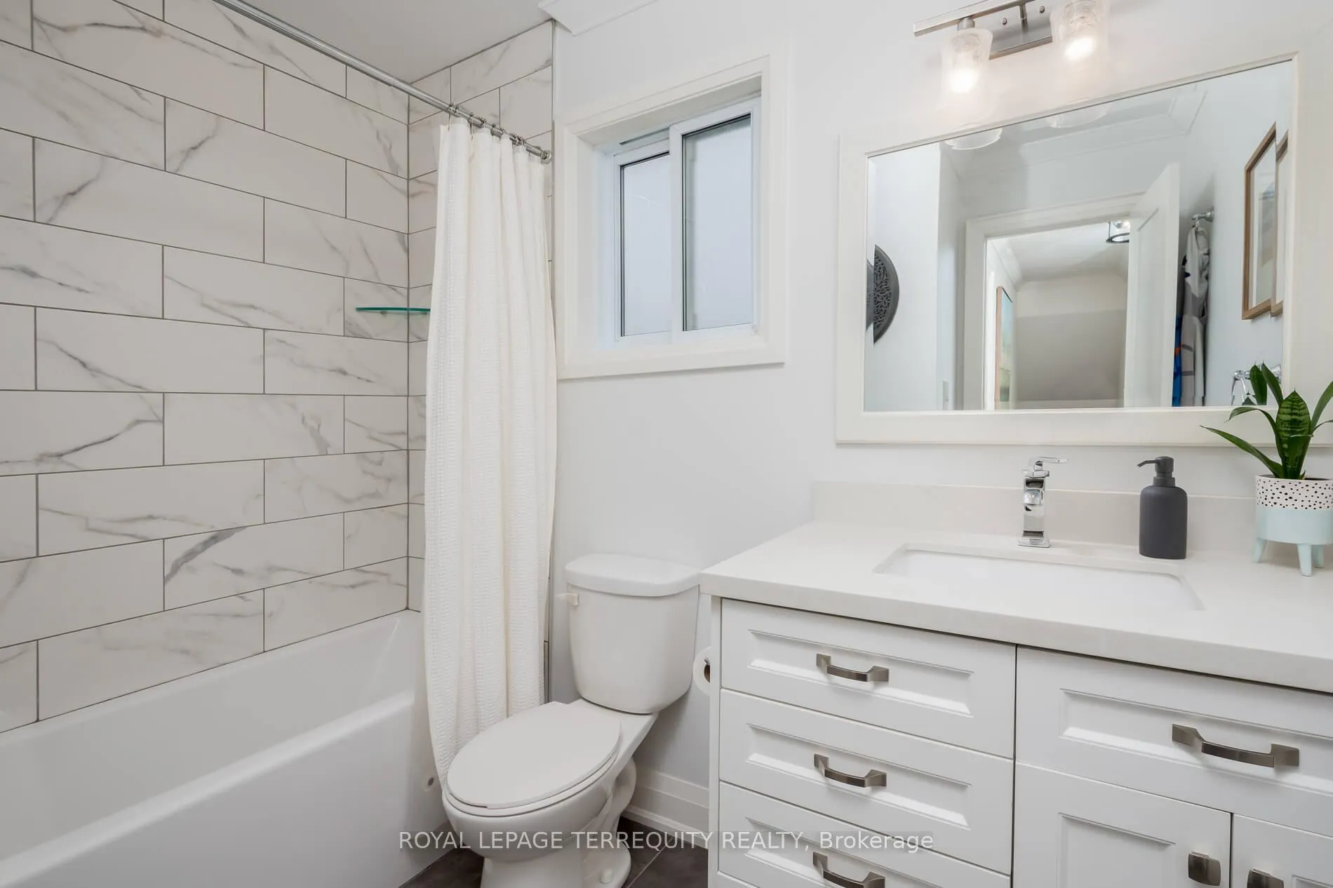 Photo 30 of 382 Nipigon Street N, Oshawa, McLaughlin — HOMEH