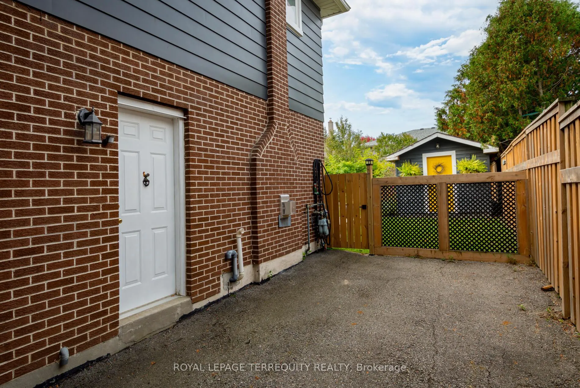 Photo 39 of 382 Nipigon Street N, Oshawa, McLaughlin — HOMEH