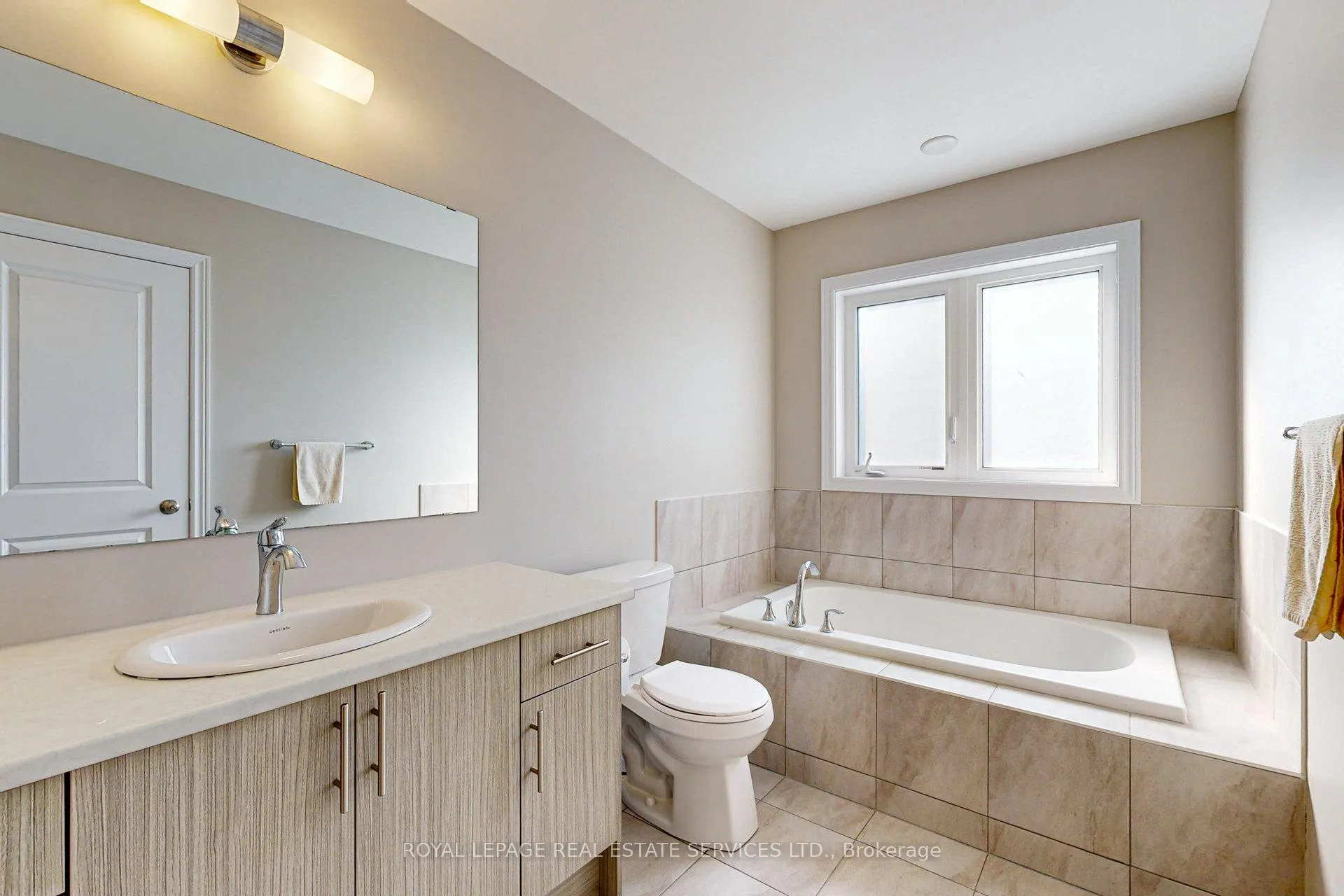Photo 21 of 49 Clifford Crescent, New Tecumseth, Tottenham — HOMEH