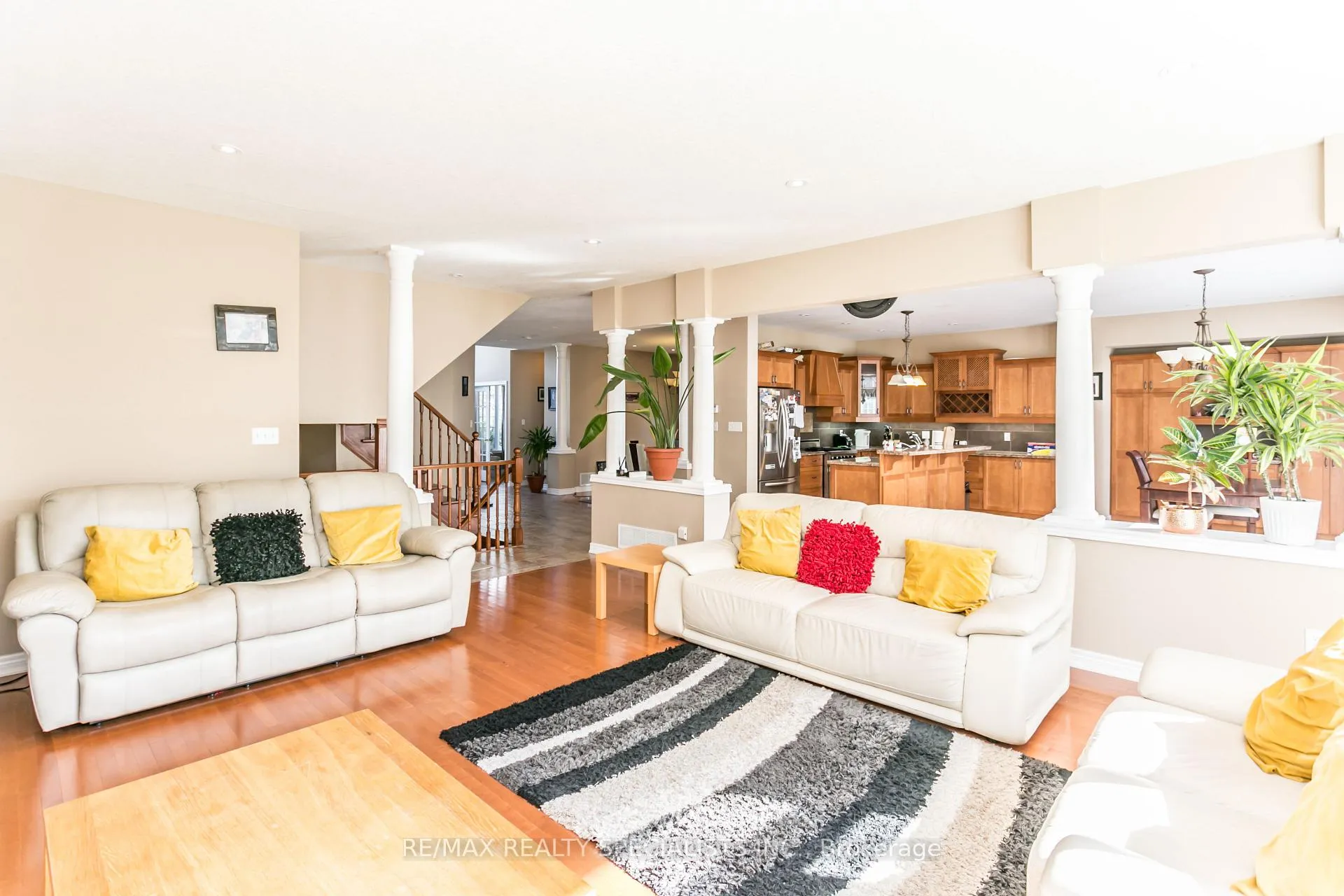Photo 6 of 8 Playfair Court, Hamilton, Ancaster — HOMEH