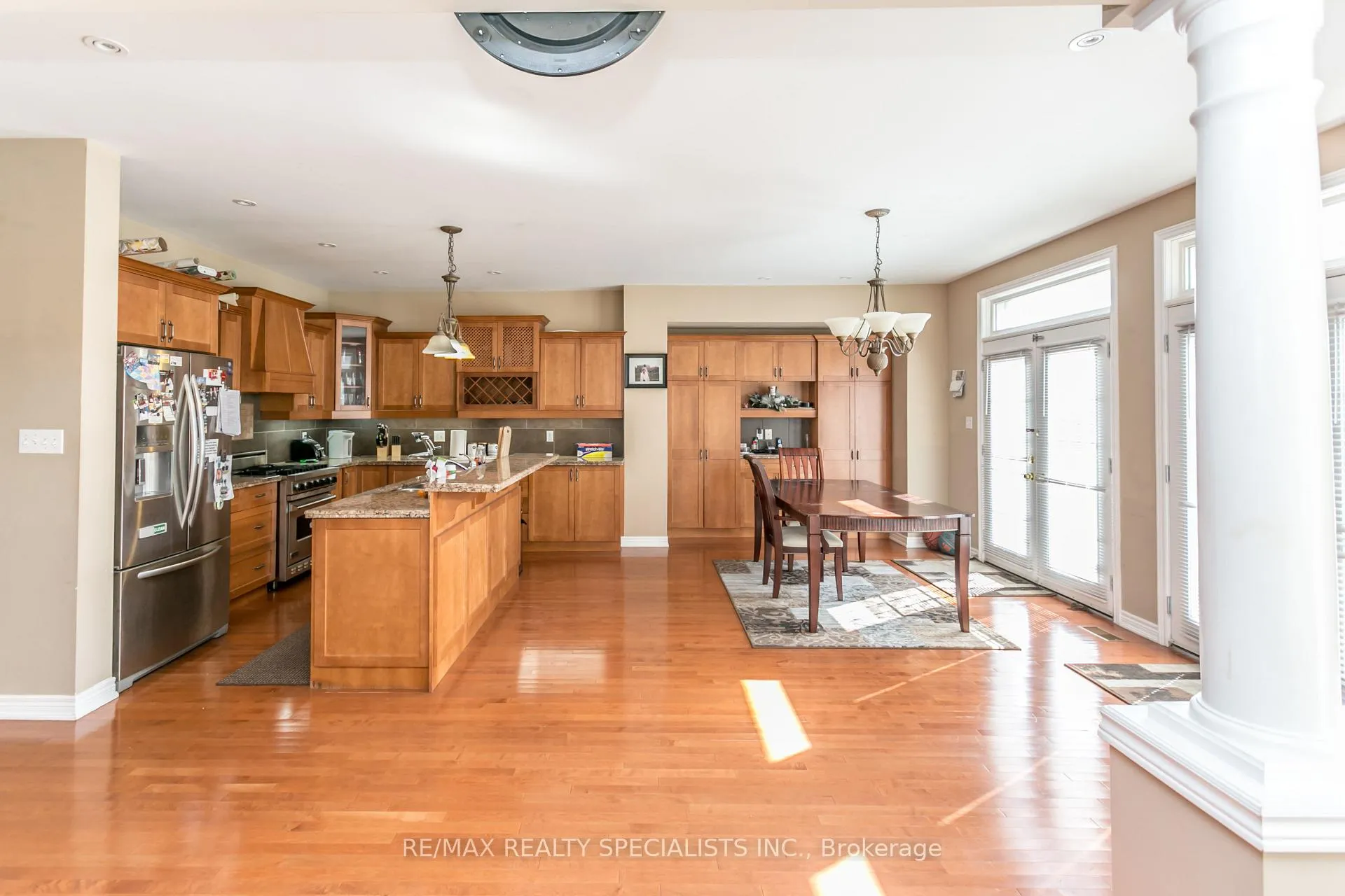 Photo 8 of 8 Playfair Court, Hamilton, Ancaster — HOMEH