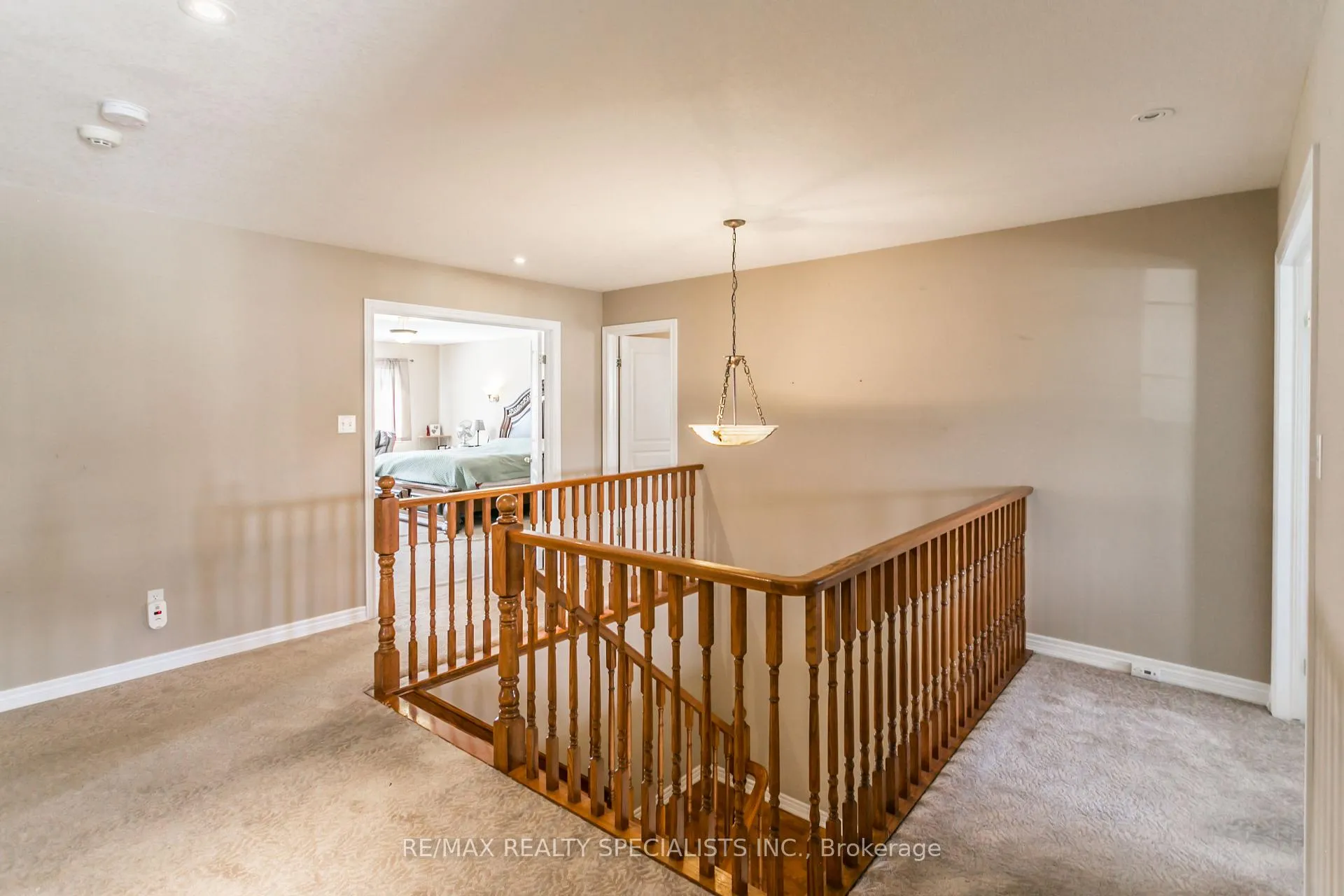 Photo 13 of 8 Playfair Court, Hamilton, Ancaster — HOMEH