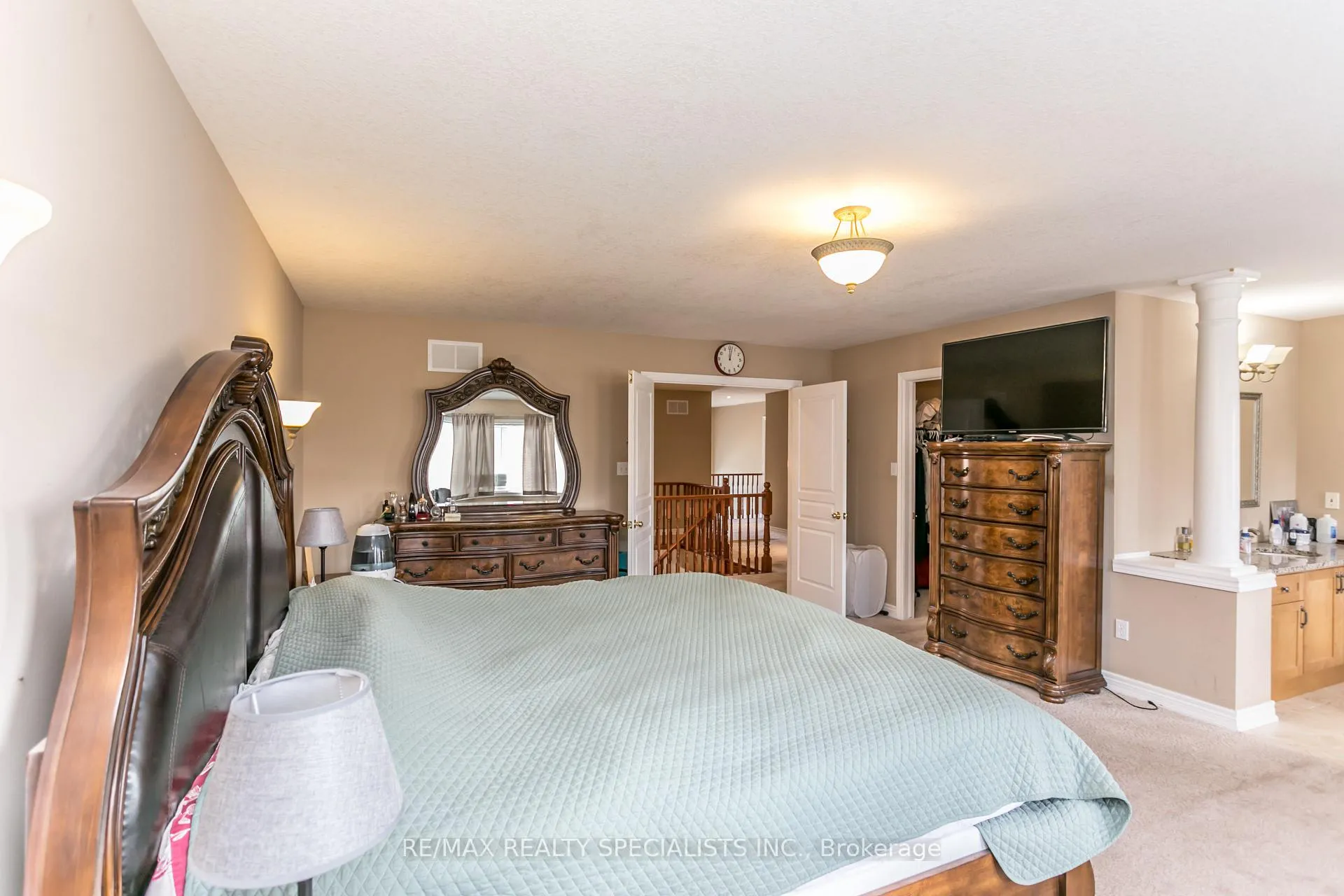 Photo 15 of 8 Playfair Court, Hamilton, Ancaster — HOMEH