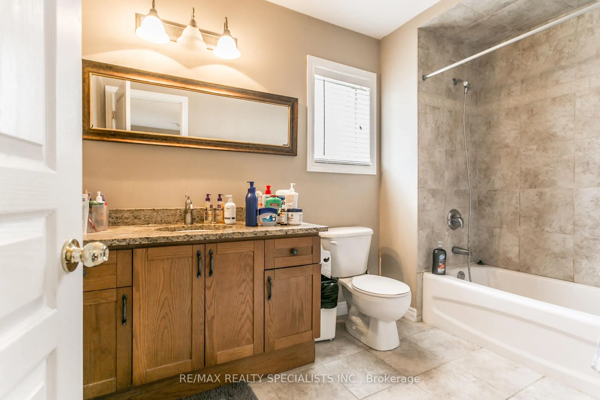 Photo 23 of 8 Playfair Court, Hamilton, Ancaster — HOMEH