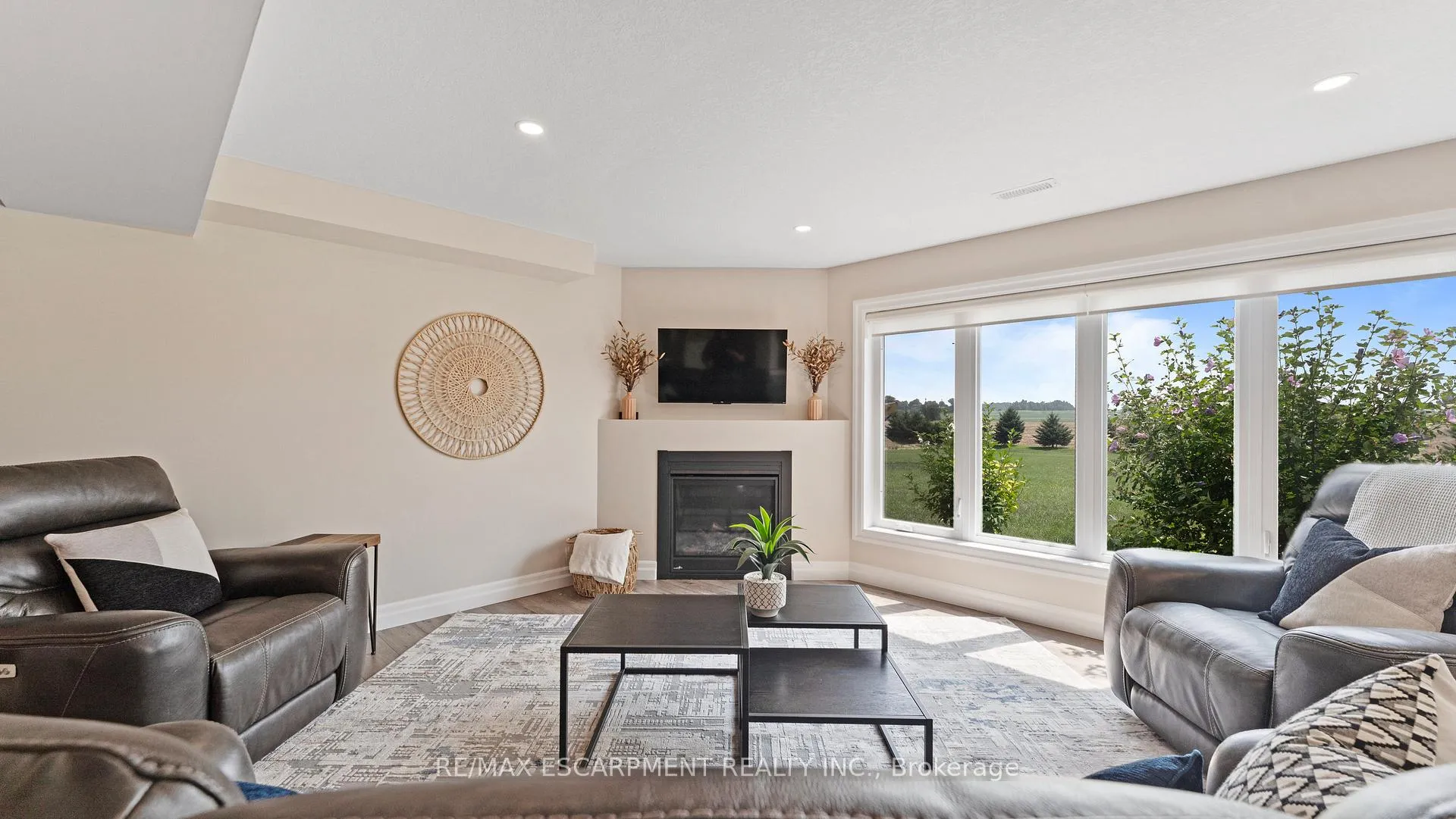Photo 24 of Unit 3, 670 Bishopsgate Road, Brant, Paris — HOMEH
