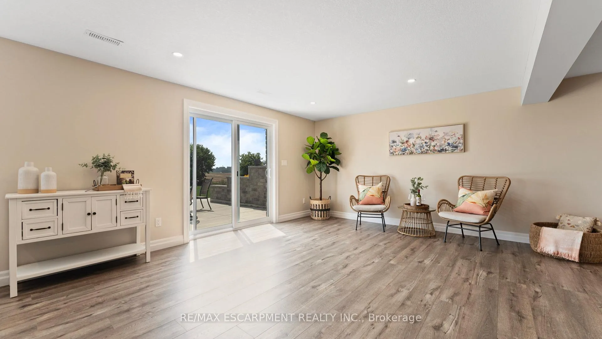 Photo 25 of Unit 3, 670 Bishopsgate Road, Brant, Paris — HOMEH
