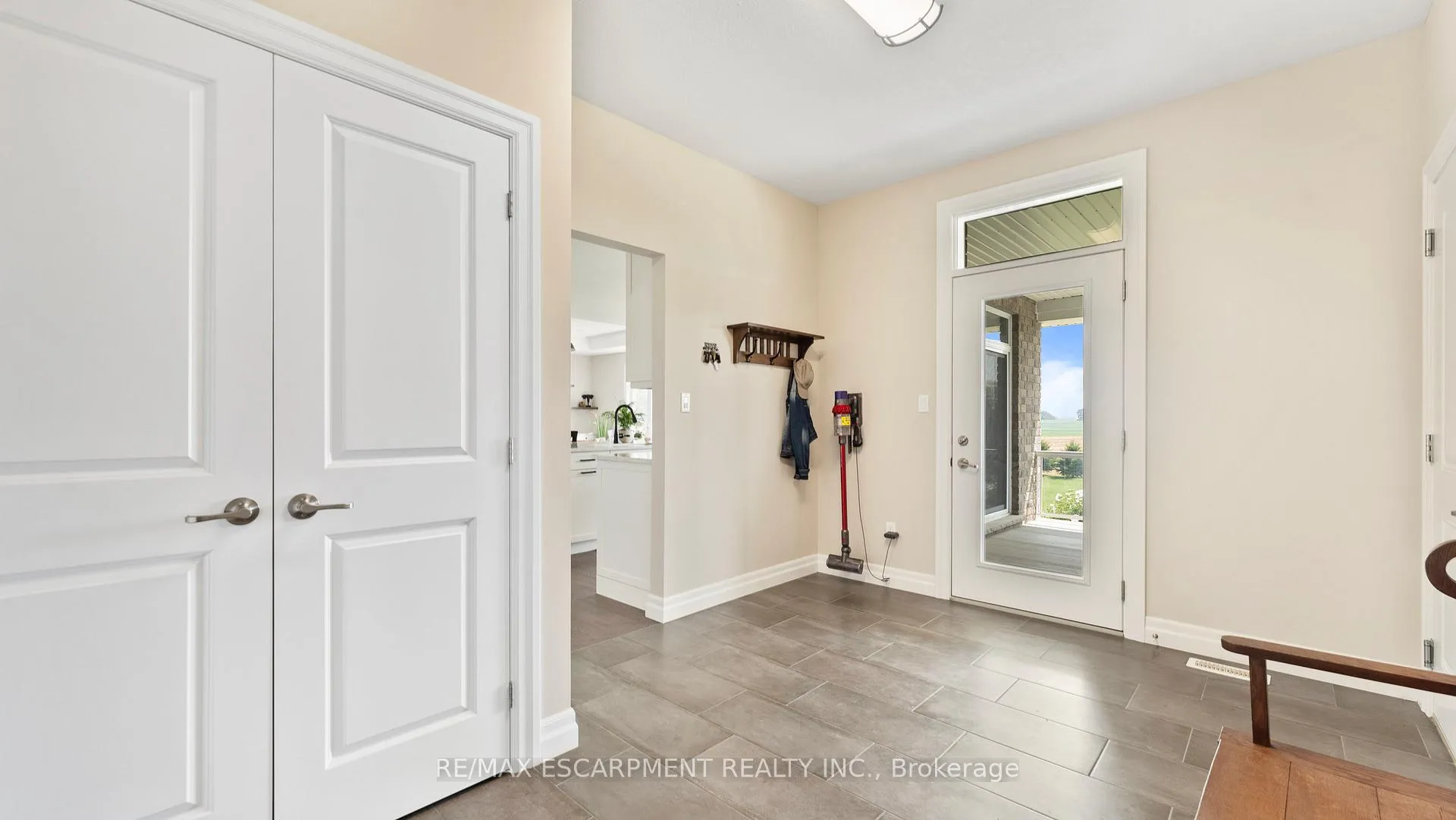 Photo 31 of Unit 3, 670 Bishopsgate Road, Brant, Paris — HOMEH