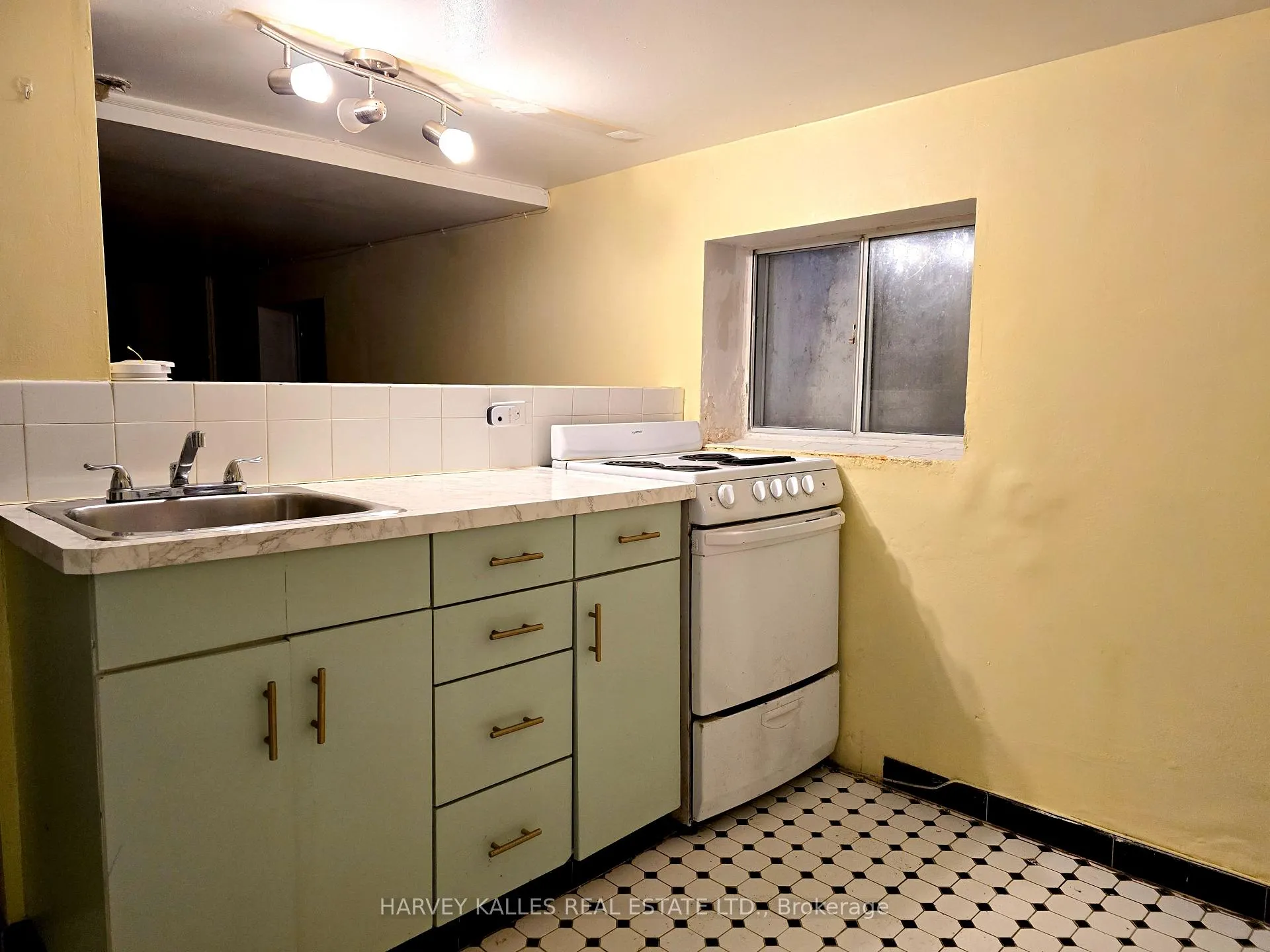 Photo 7 of 12 Bellevue Avenue, Toronto, Kensington-Chinatown — HOMEH