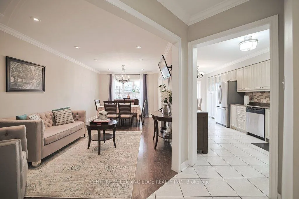Photo 7 of 130 Solway Avenue, Vaughan, Maple — HOMEH