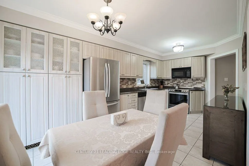 Photo 11 of 130 Solway Avenue, Vaughan, Maple — HOMEH