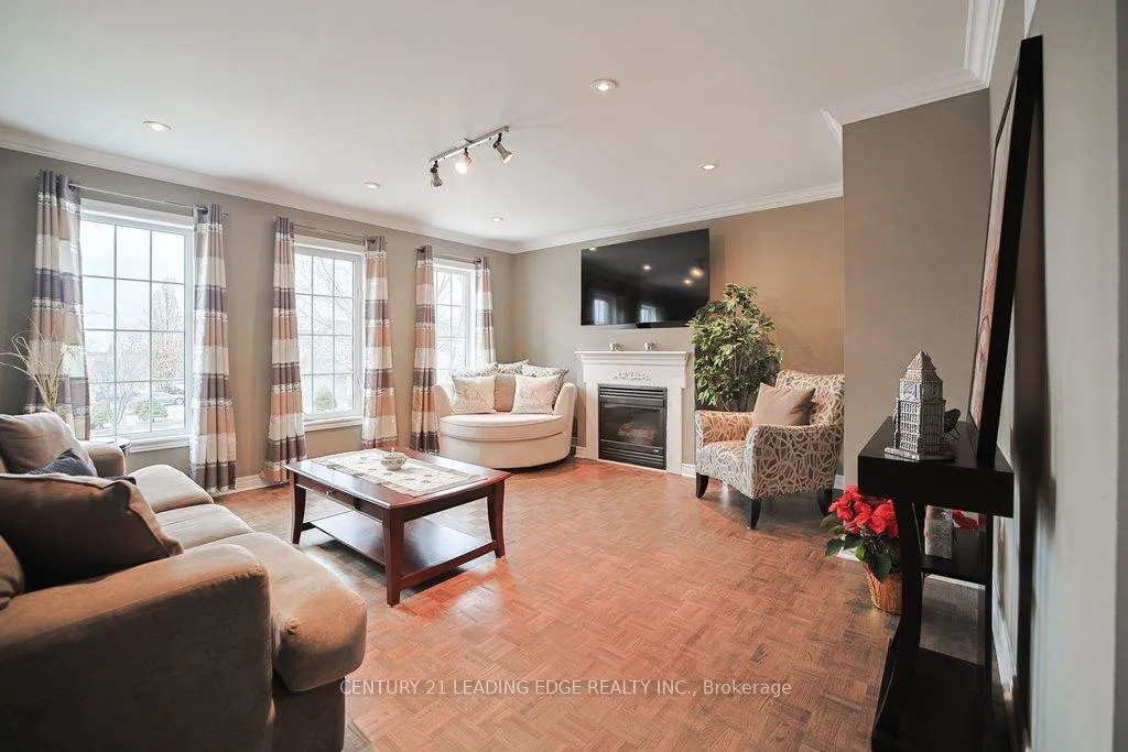 Photo 15 of 130 Solway Avenue, Vaughan, Maple — HOMEH