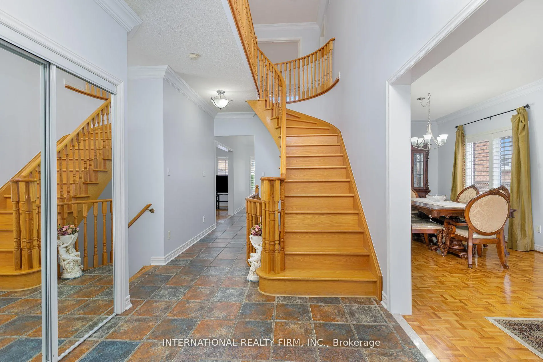 Photo 5 of 12 Giotto Crescent, Vaughan, Maple — HOMEH
