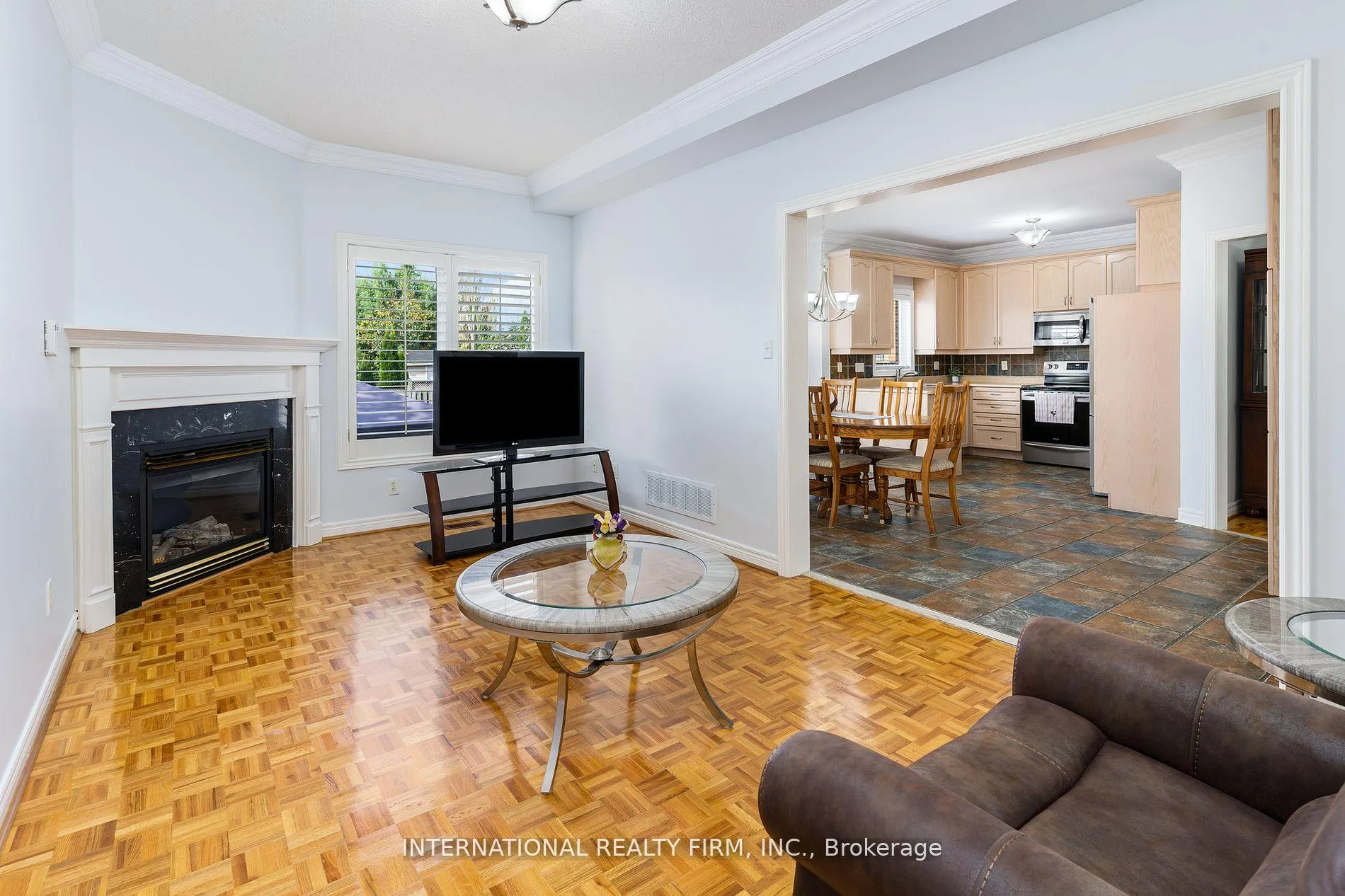 Photo 9 of 12 Giotto Crescent, Vaughan, Maple — HOMEH