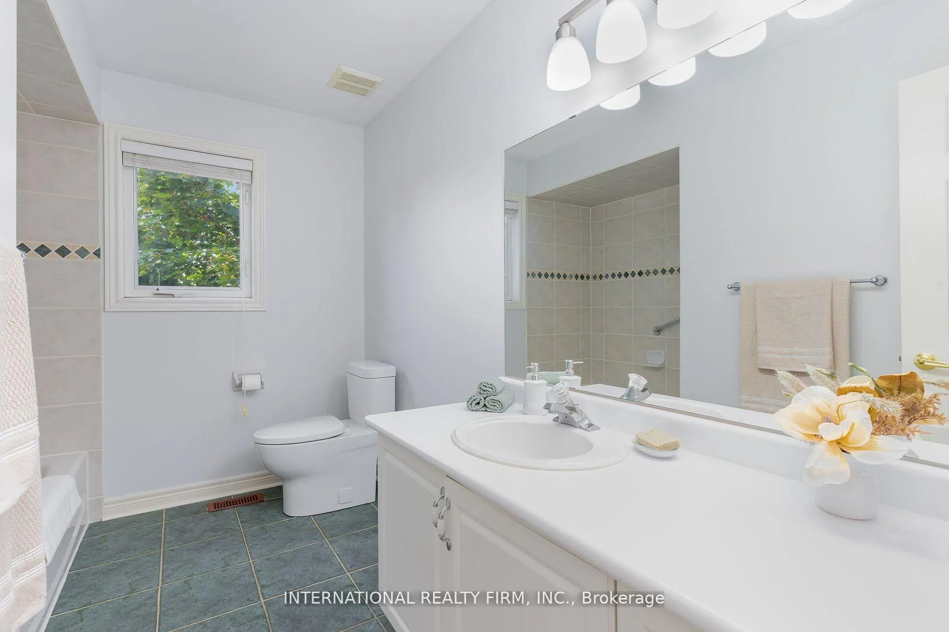 Photo 15 of 12 Giotto Crescent, Vaughan, Maple — HOMEH