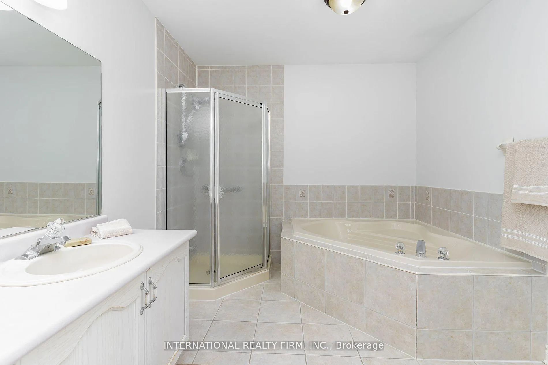 Photo 16 of 12 Giotto Crescent, Vaughan, Maple — HOMEH