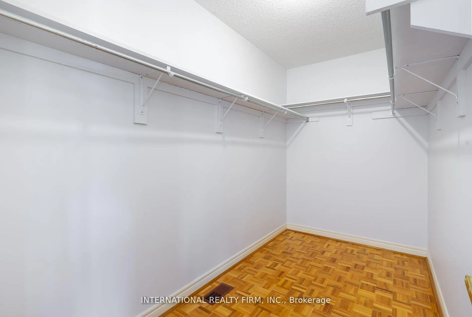 Photo 17 of 12 Giotto Crescent, Vaughan, Maple — HOMEH