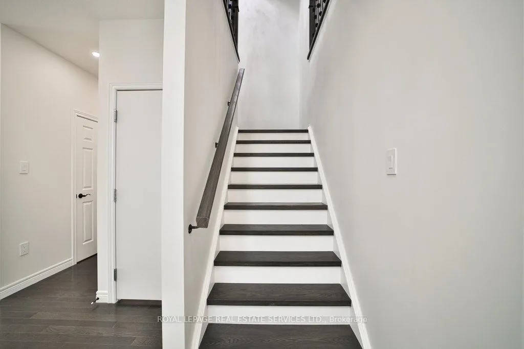 Photo 14 of 18 Valleybrook Drive, Kitchener, Grand River South — HOMEH