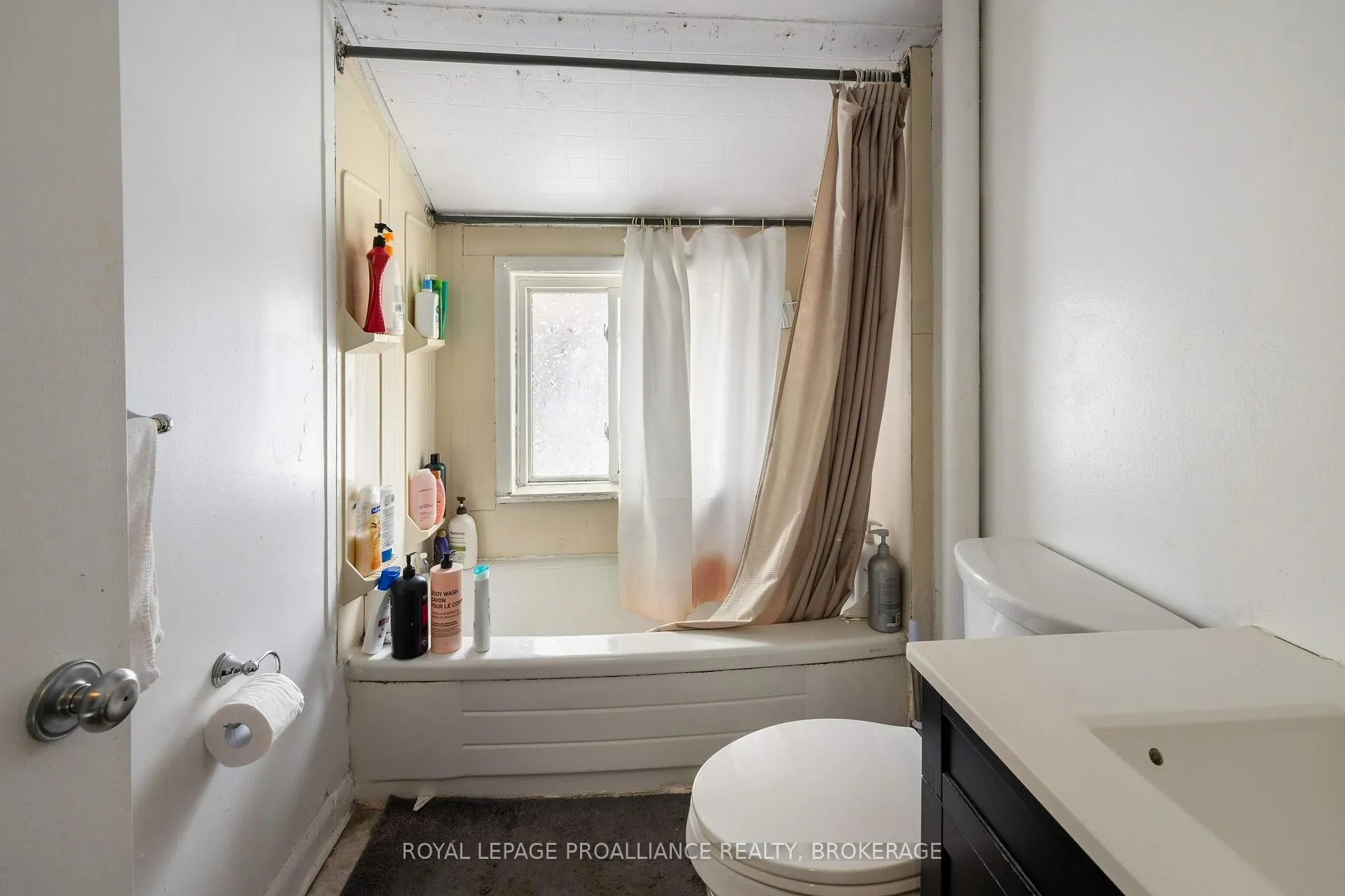 Photo 13 of 242 Colborne Street, Kingston, East of Sir John A. Blvd — HOMEH